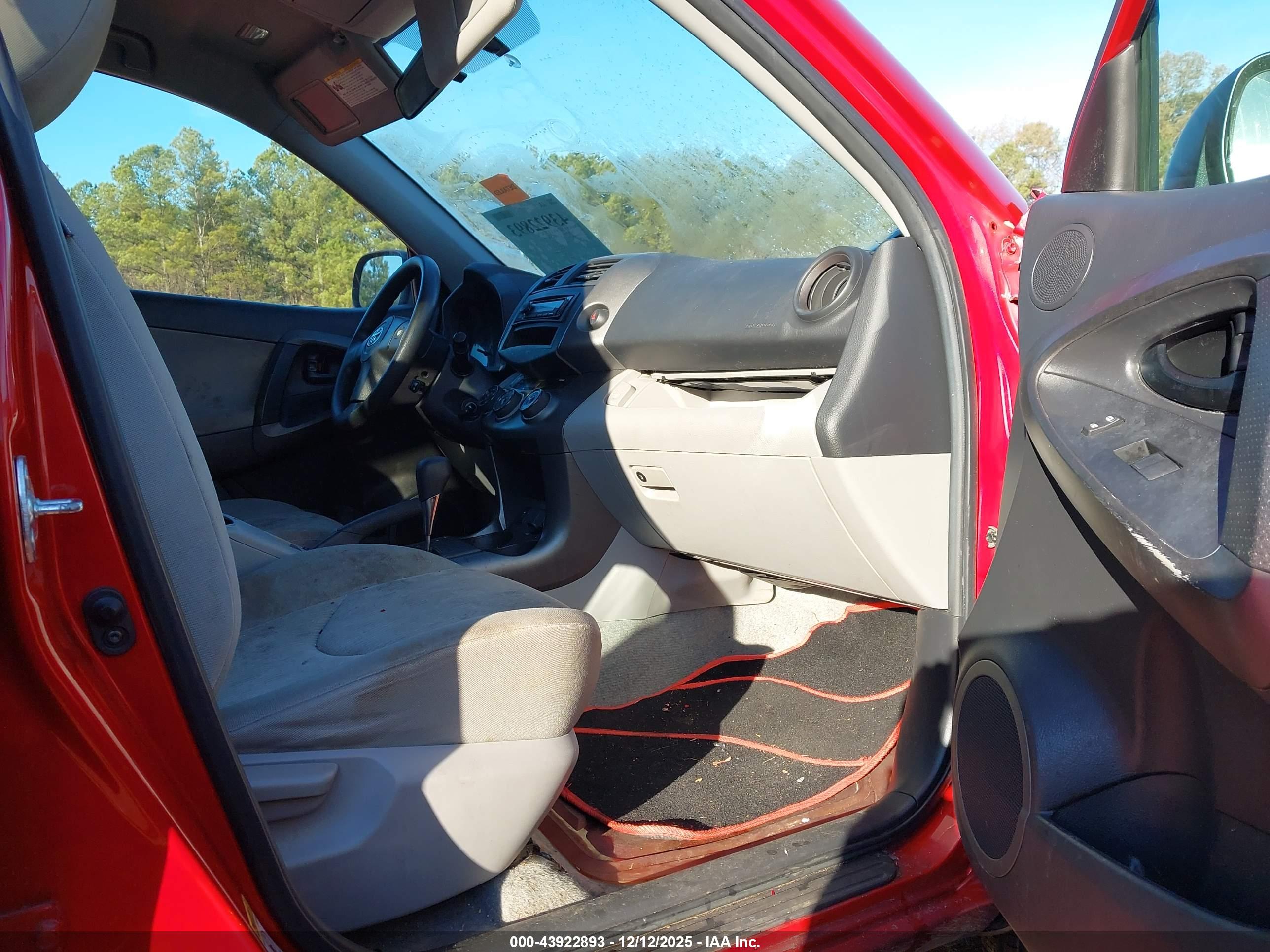 TOYOTA RAV4 image 5