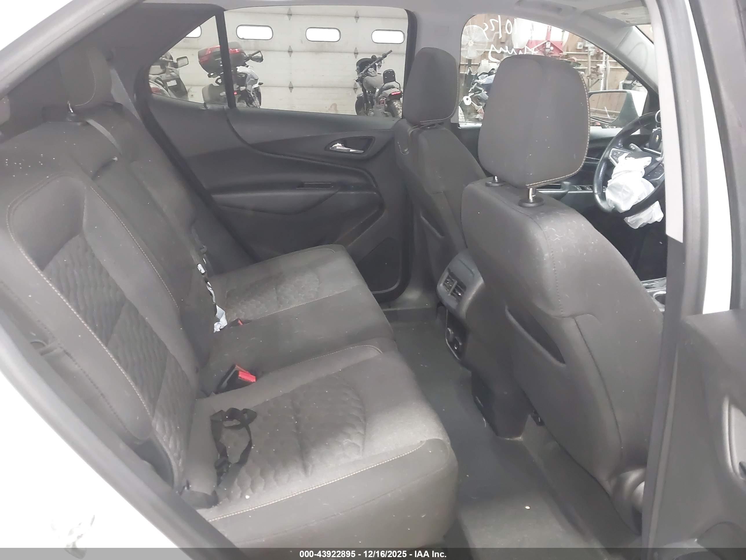 CHEVROLET EQUINOX image 8