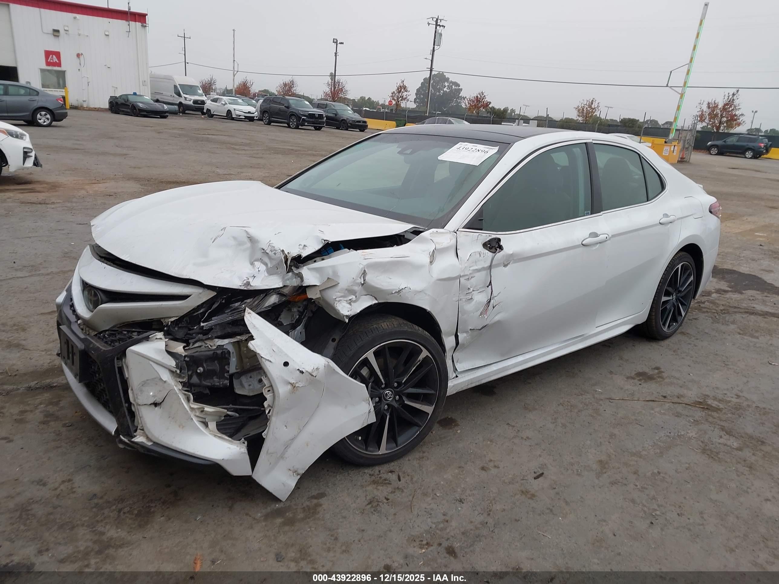 TOYOTA CAMRY image 2