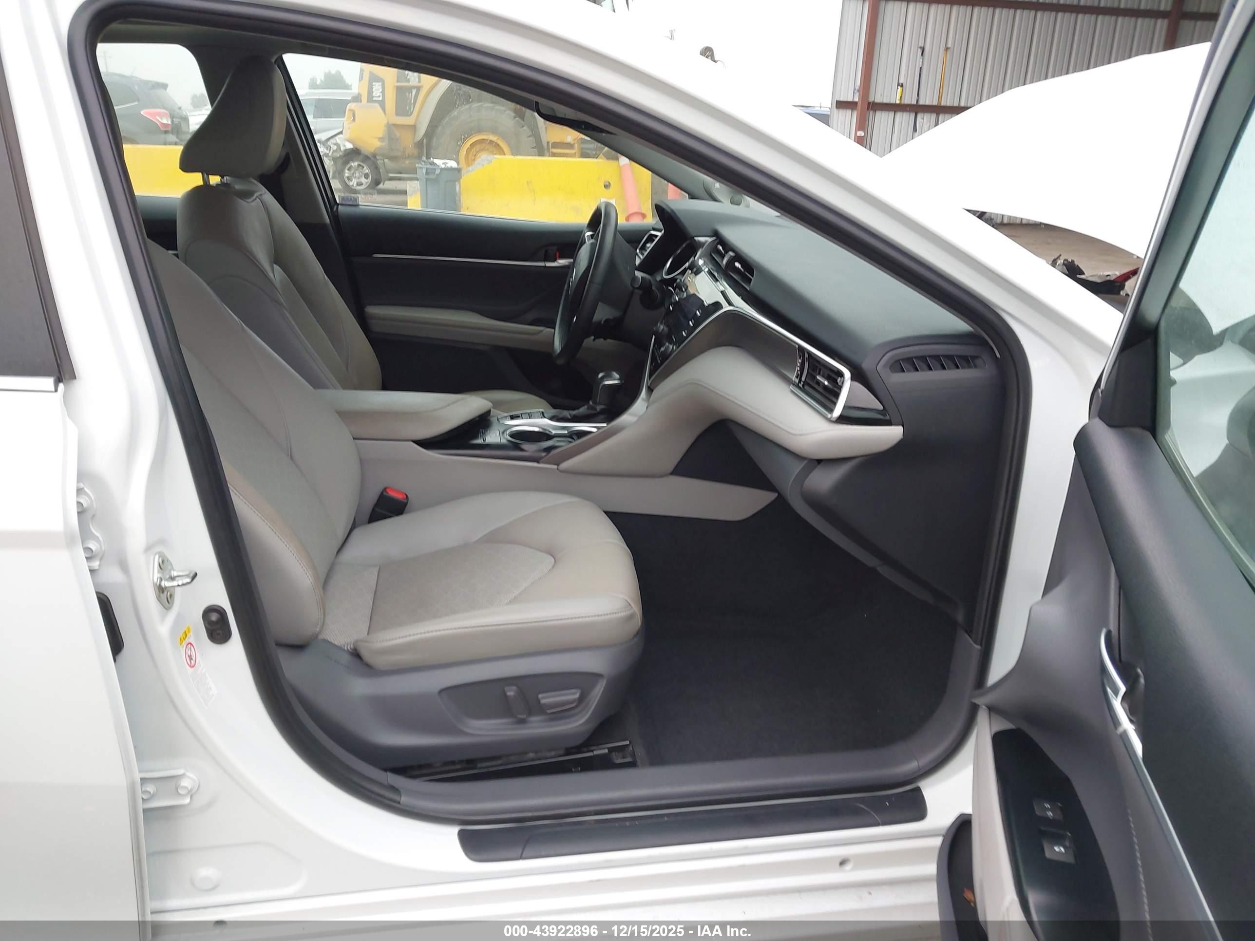 TOYOTA CAMRY image 5