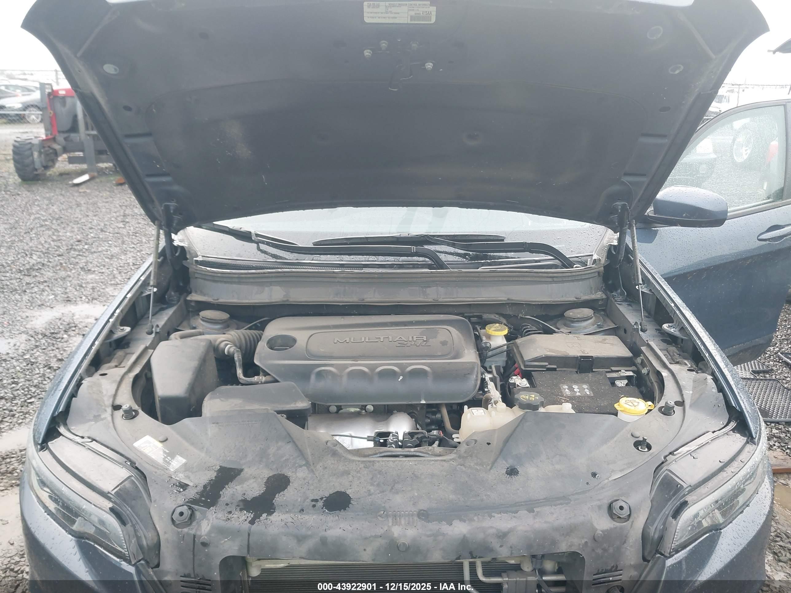 JEEP CHEROKEE image 10