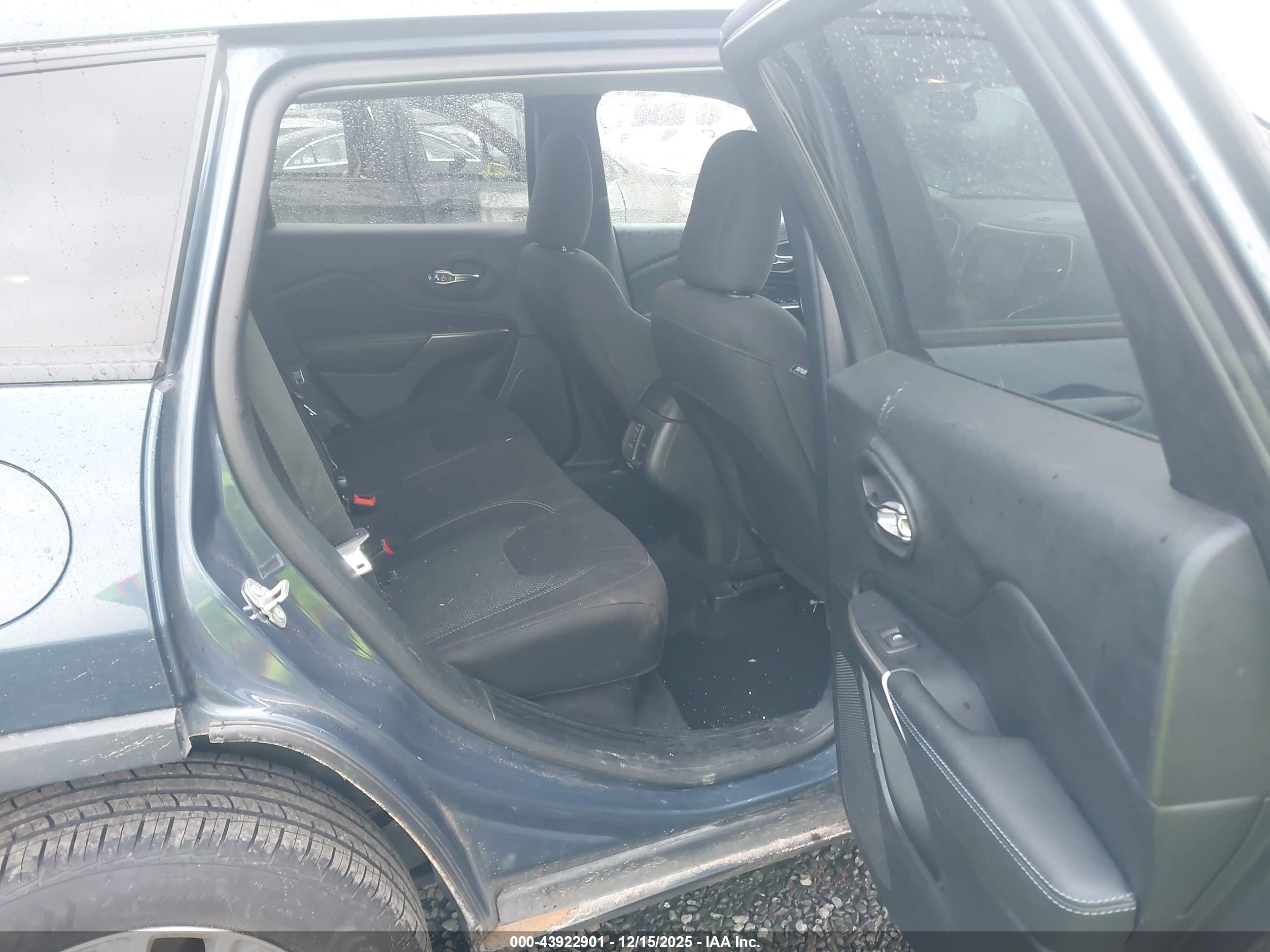 JEEP CHEROKEE image 8