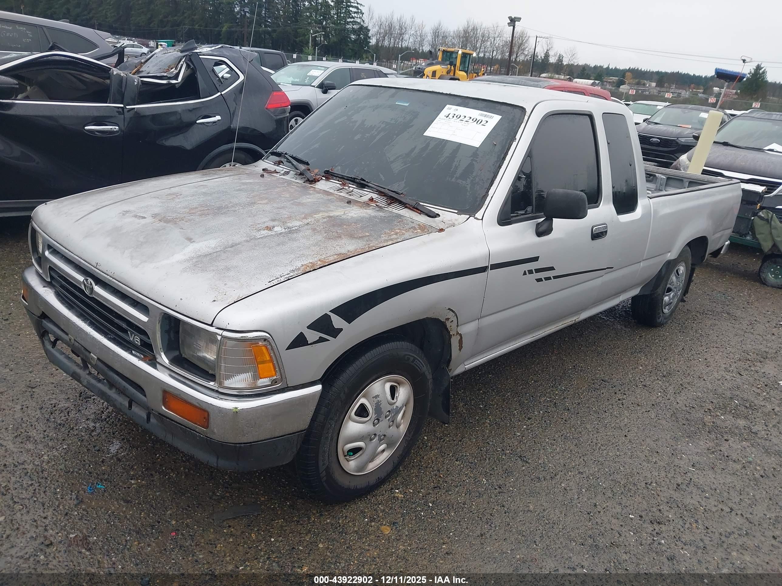 TOYOTA PICKUP image 2