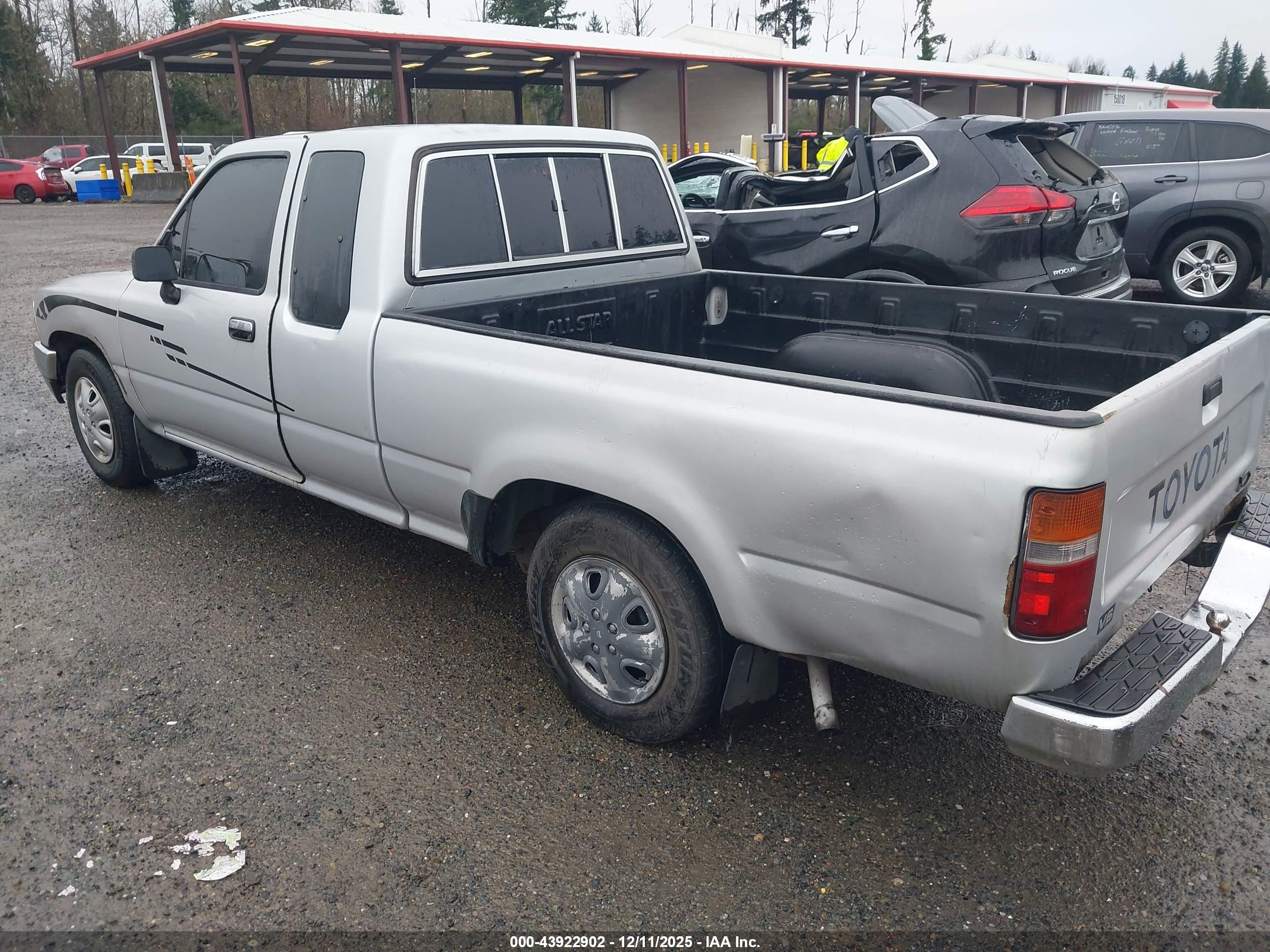 TOYOTA PICKUP image 3