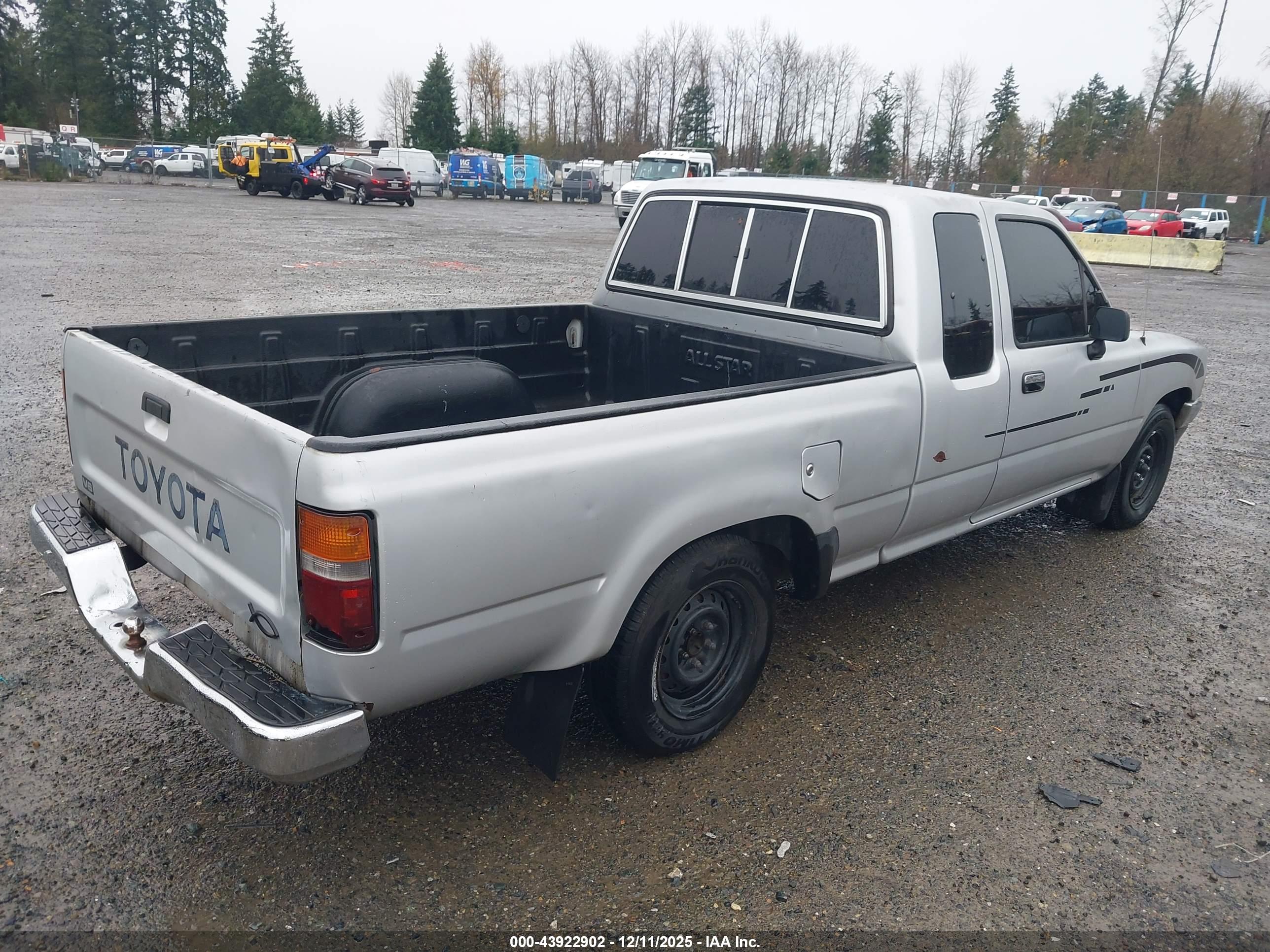TOYOTA PICKUP image 4