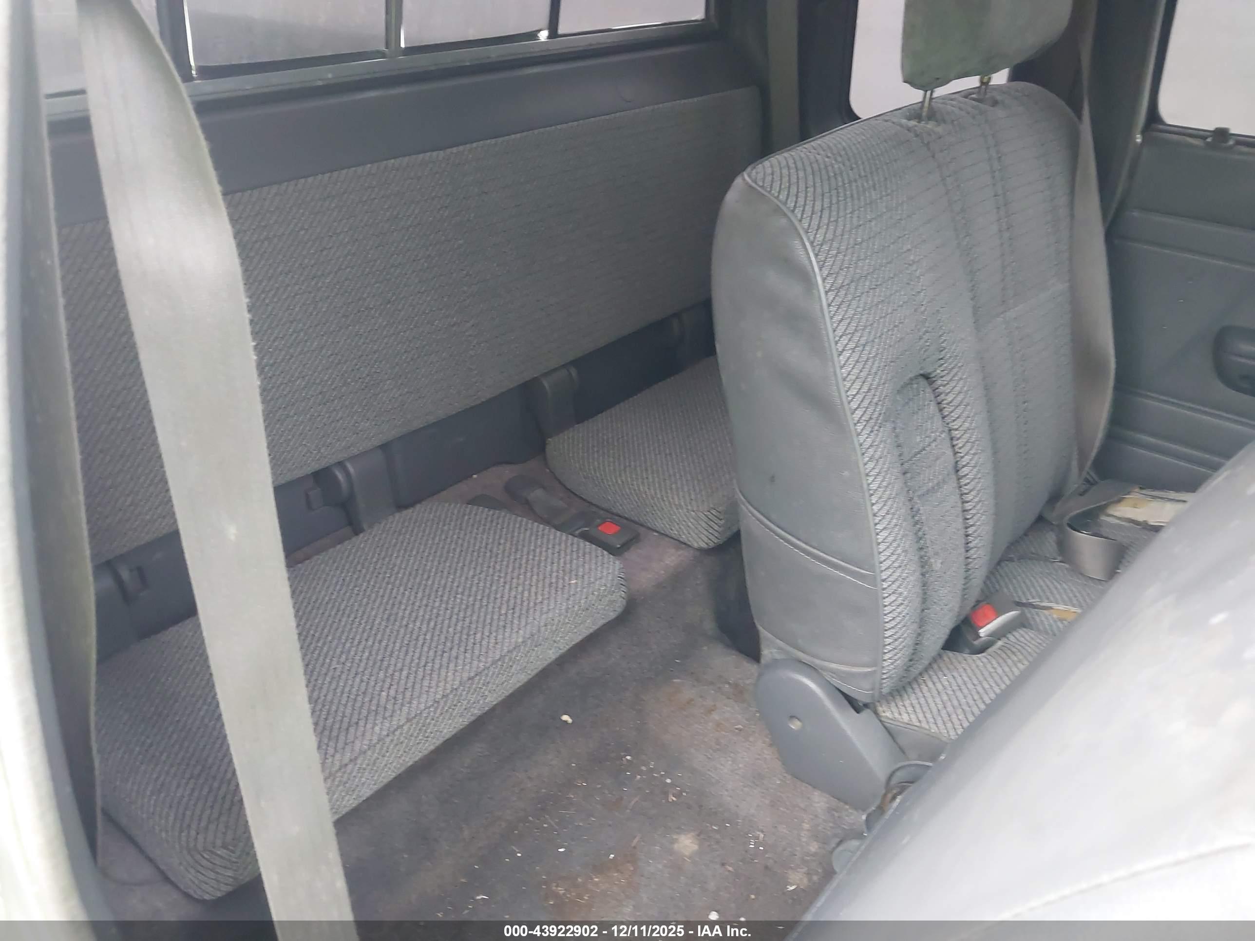 TOYOTA PICKUP image 8