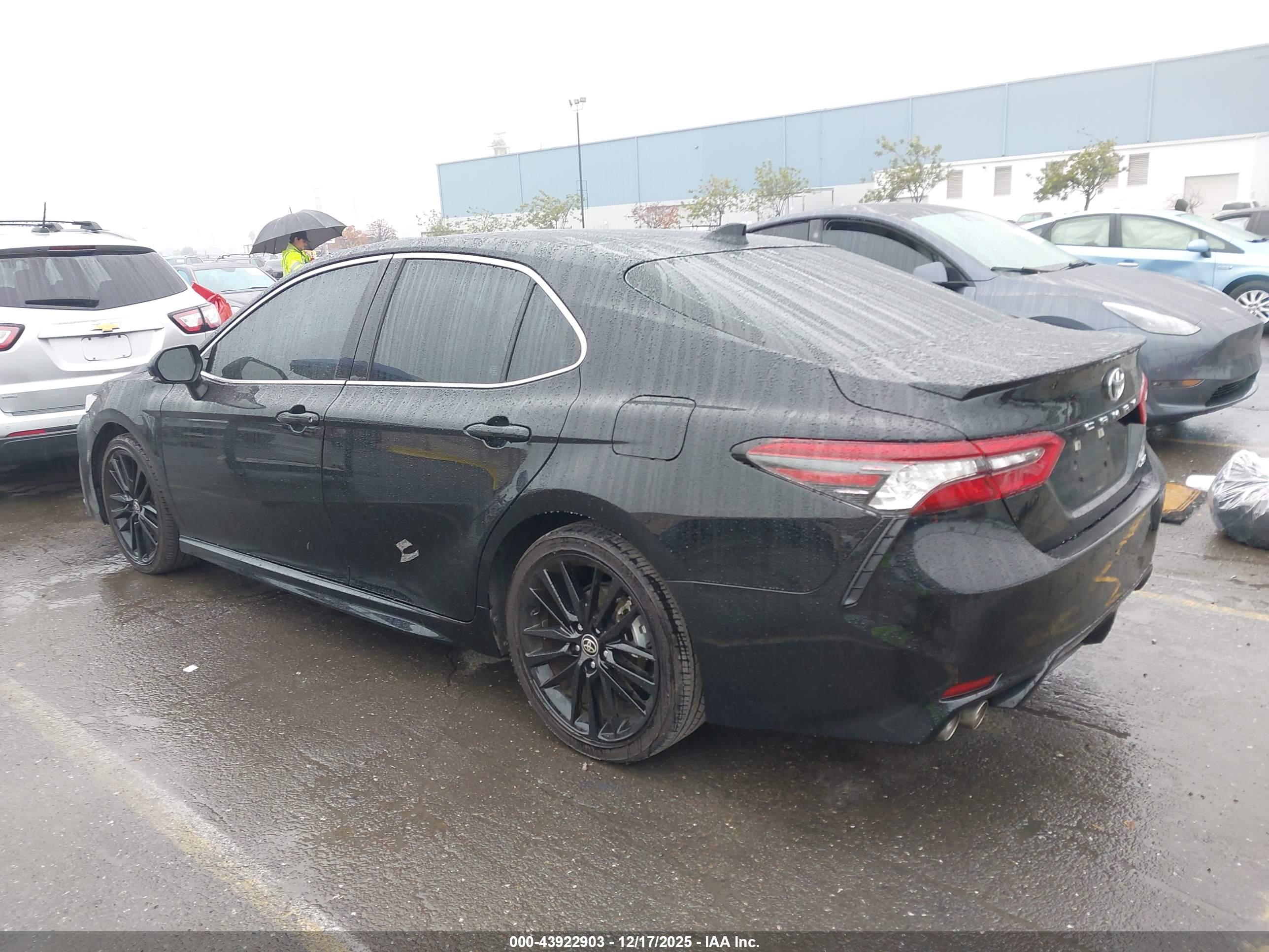 TOYOTA CAMRY image 3