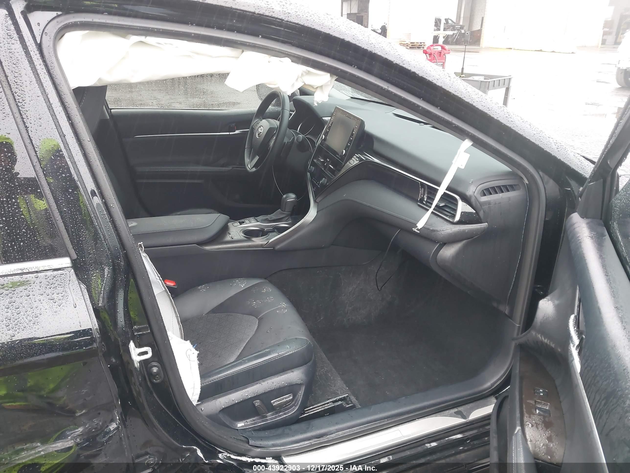 TOYOTA CAMRY image 5