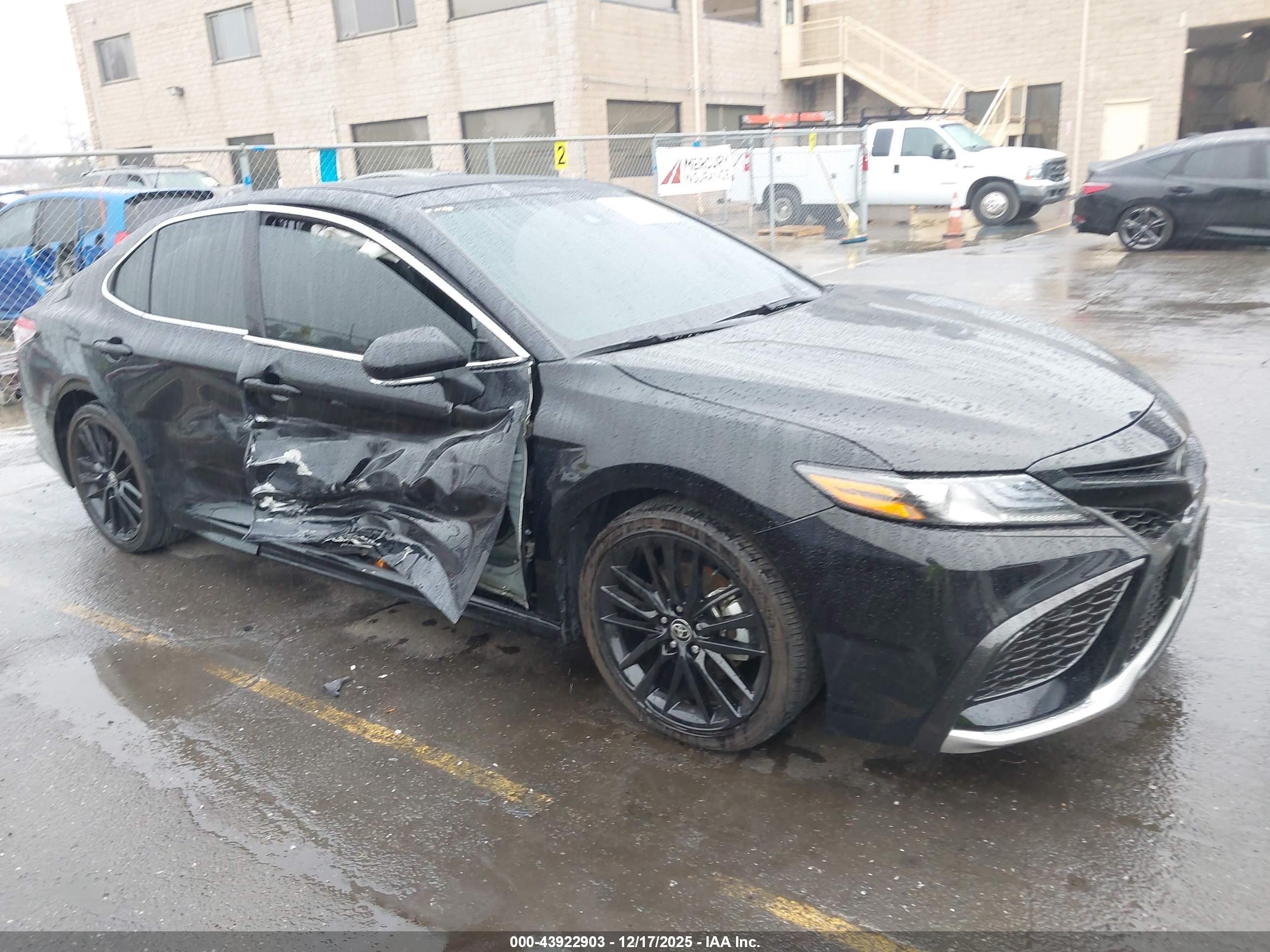 TOYOTA CAMRY image 6