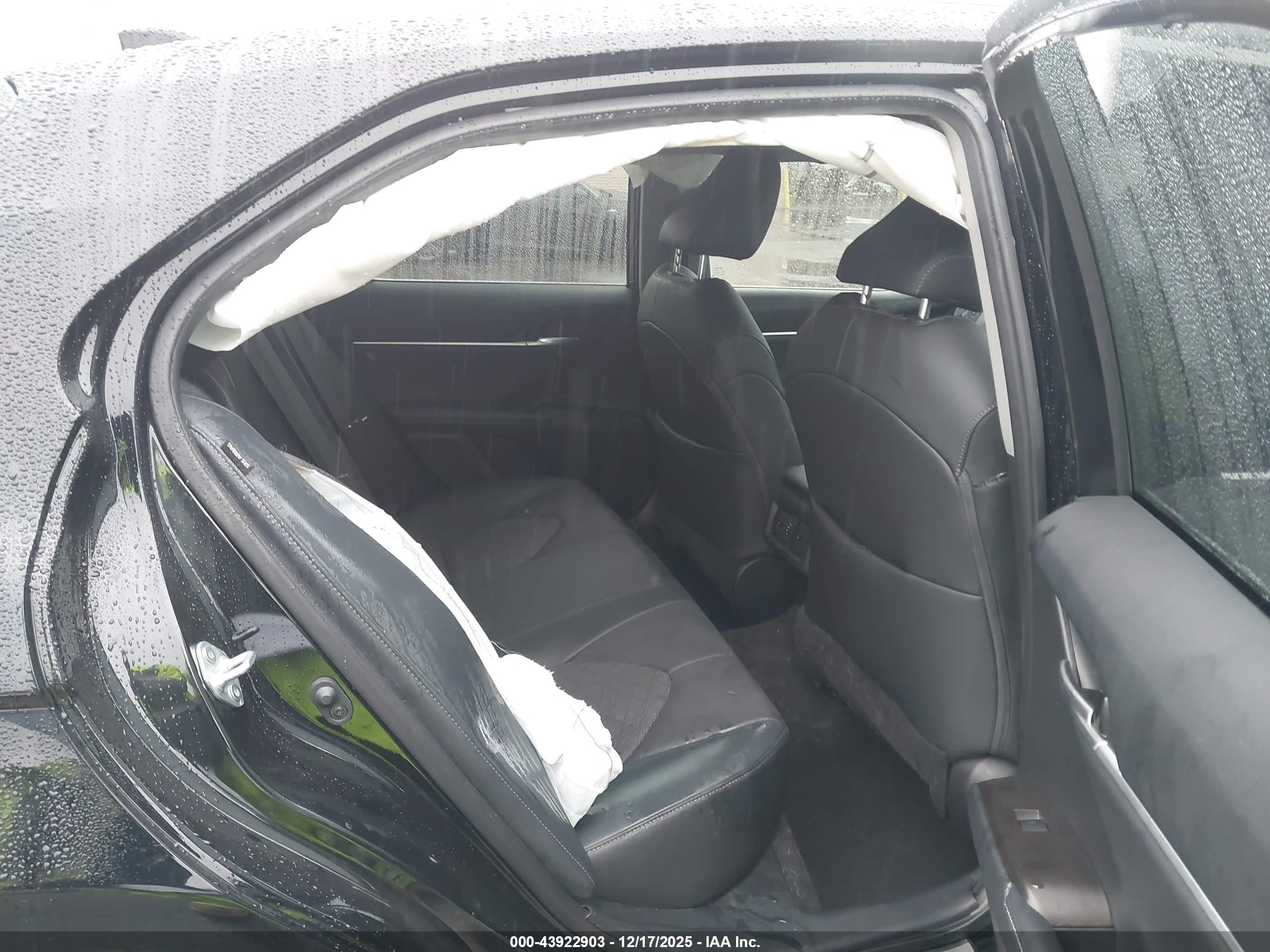 TOYOTA CAMRY image 8