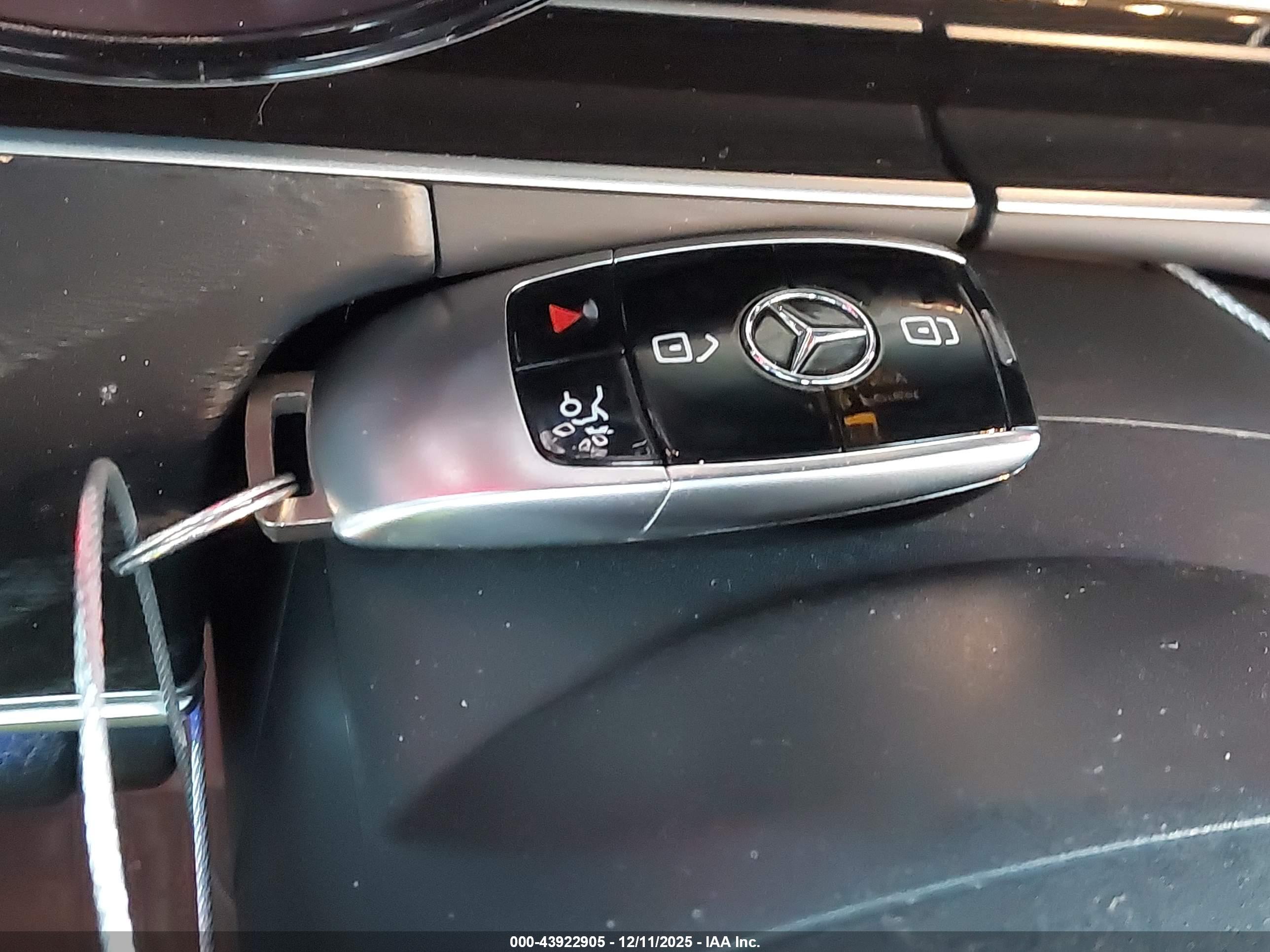 MERCEDES-BENZ E image 11
