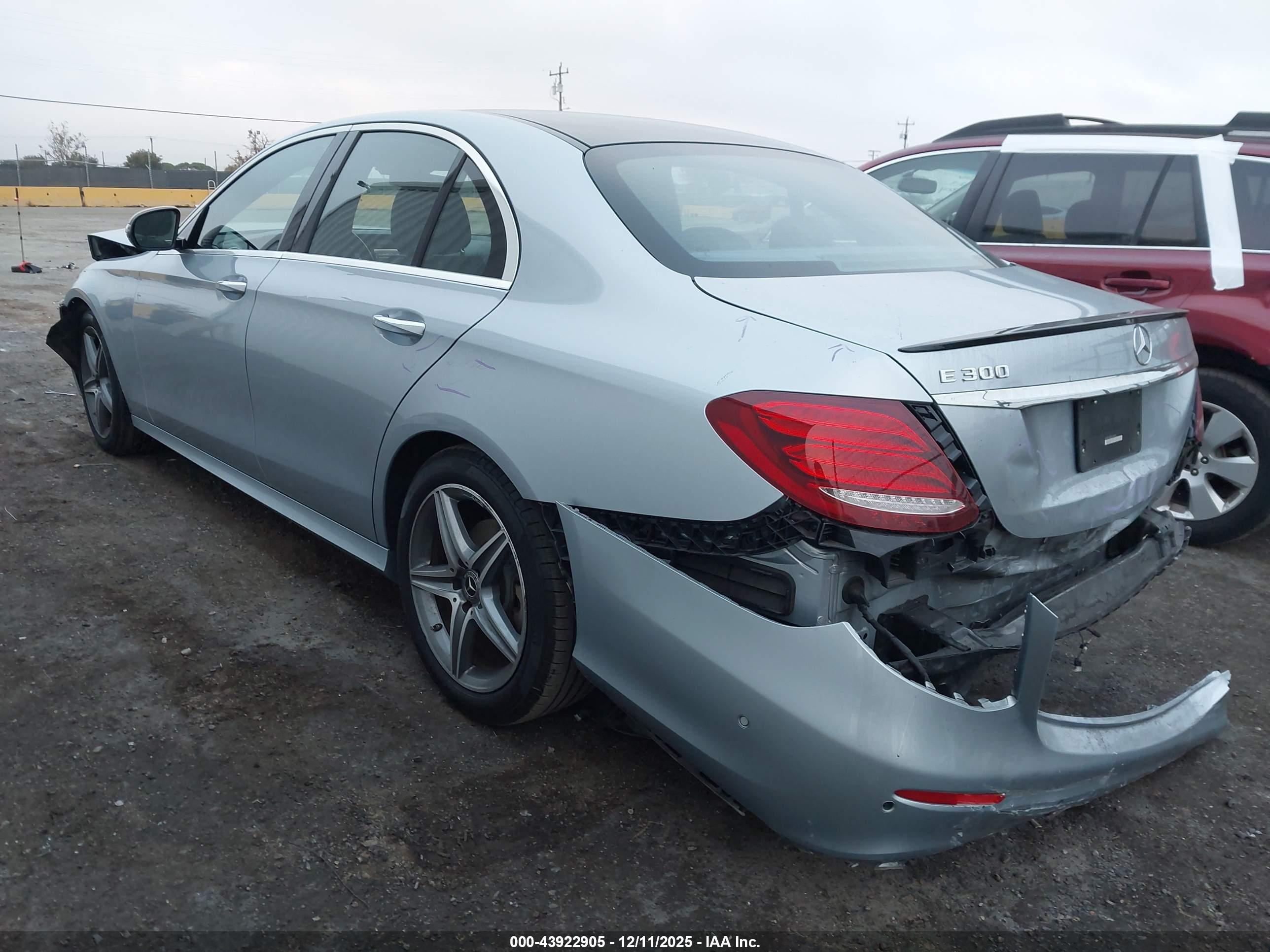 MERCEDES-BENZ E image 3