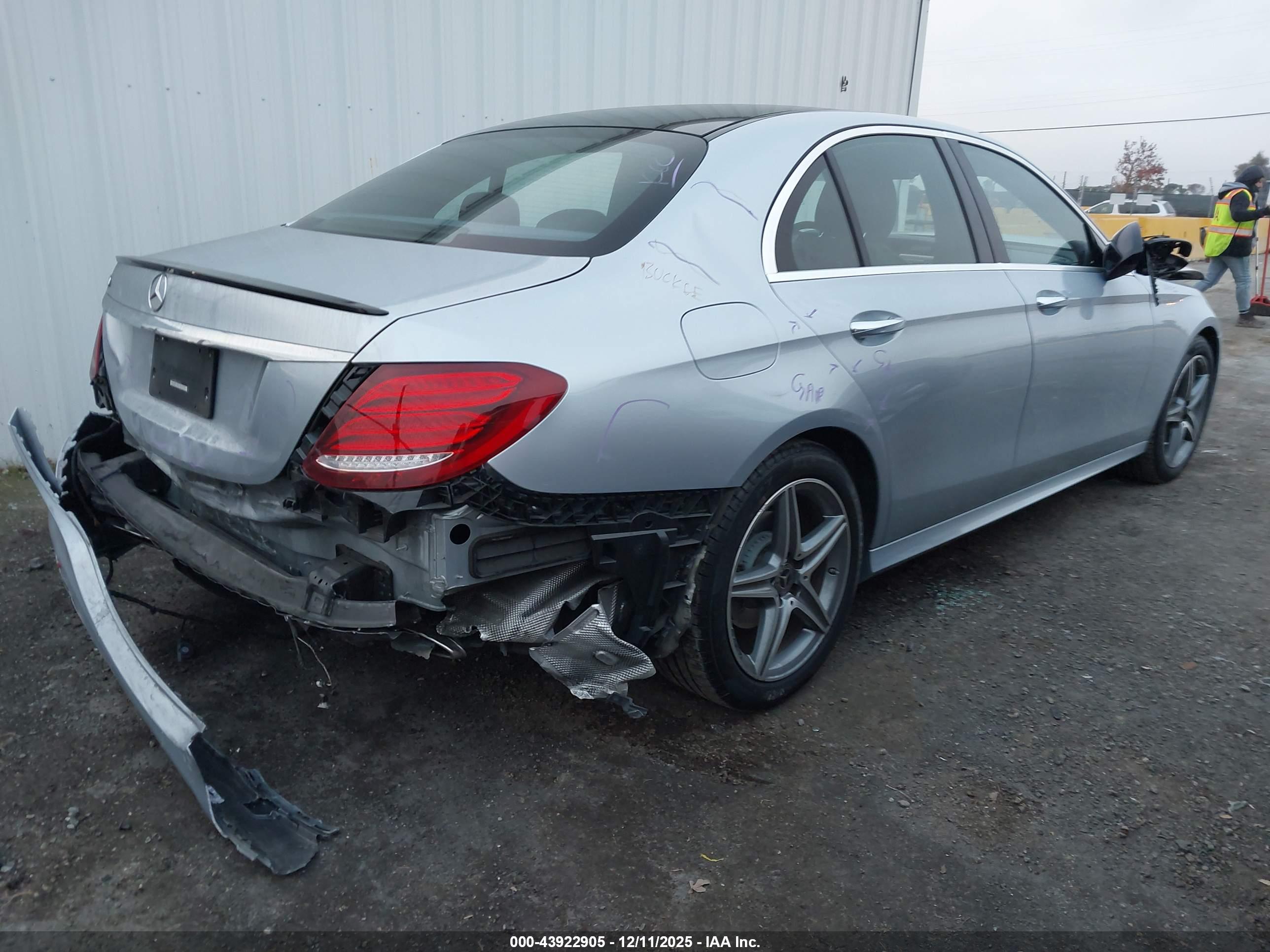 MERCEDES-BENZ E image 4