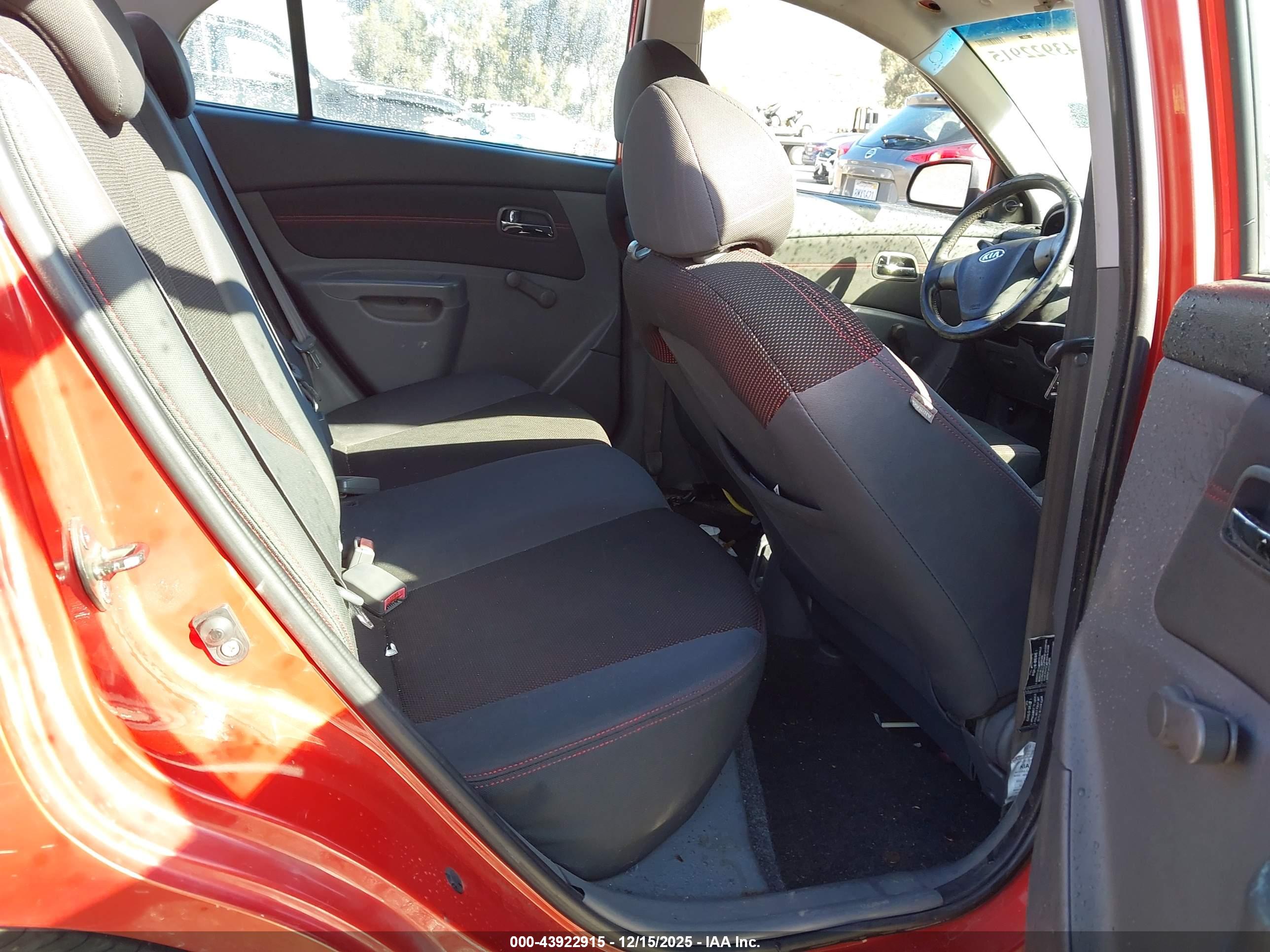 KIA RIO image 8
