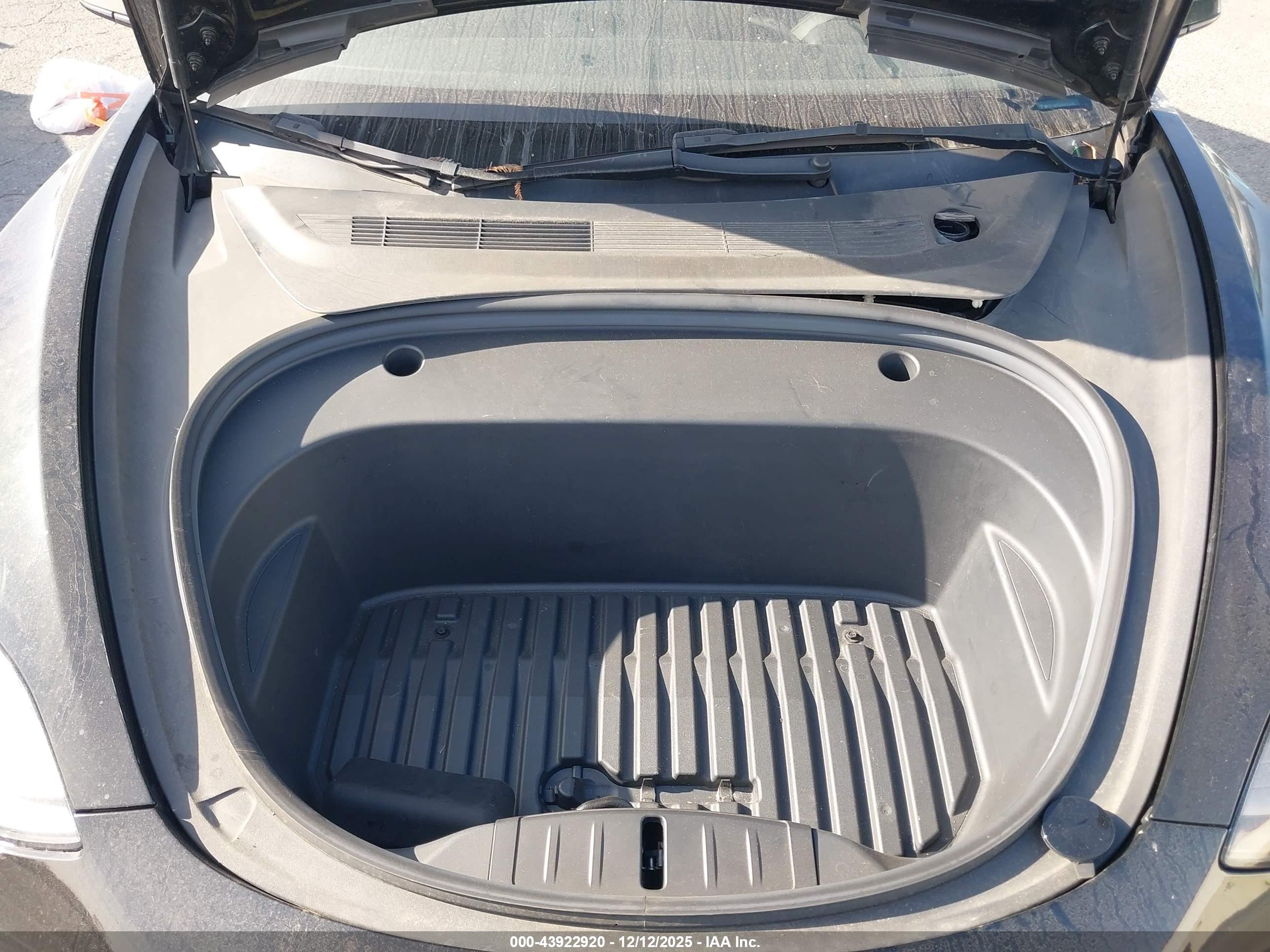TESLA MODEL image 10