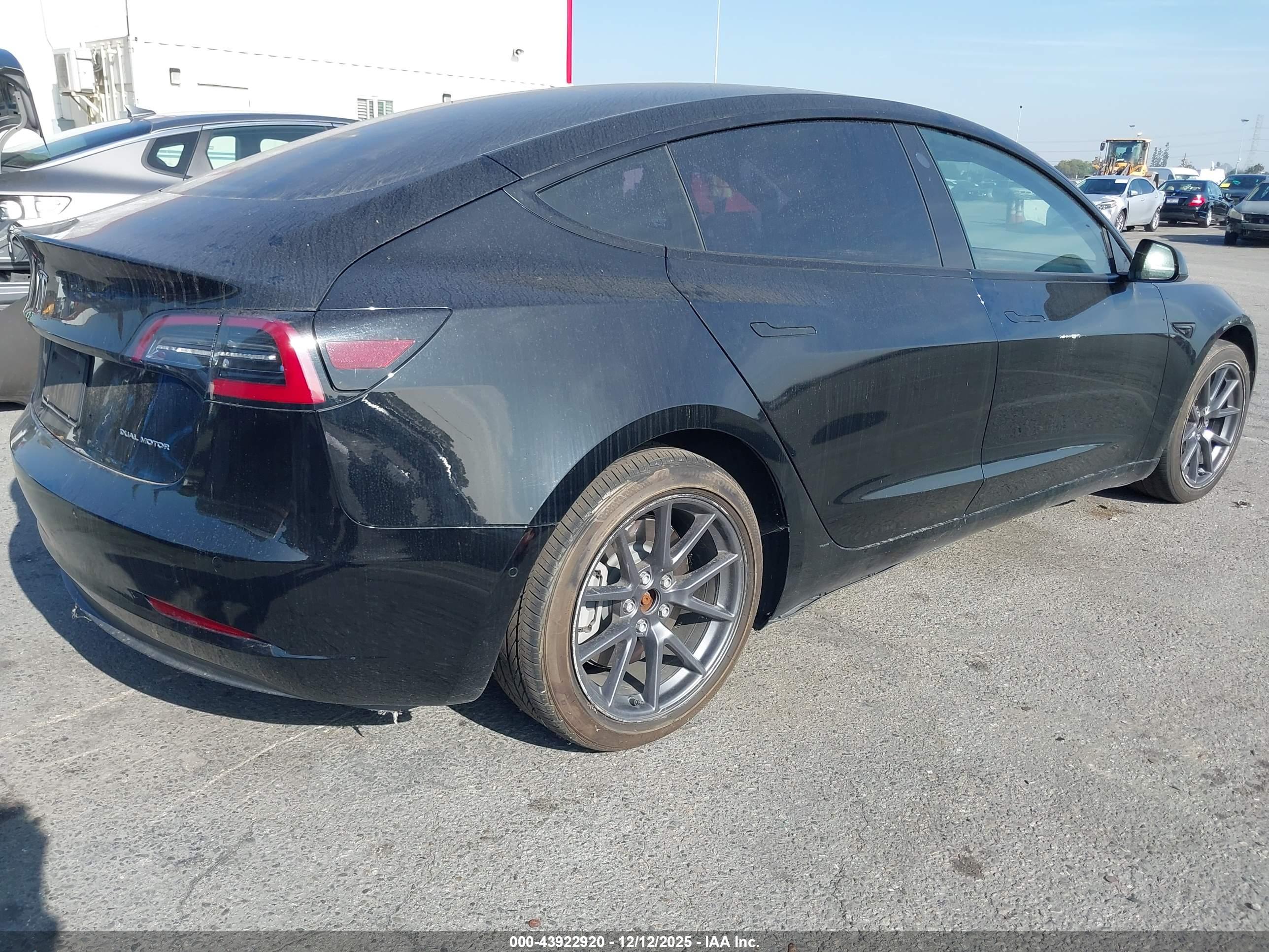 TESLA MODEL image 4