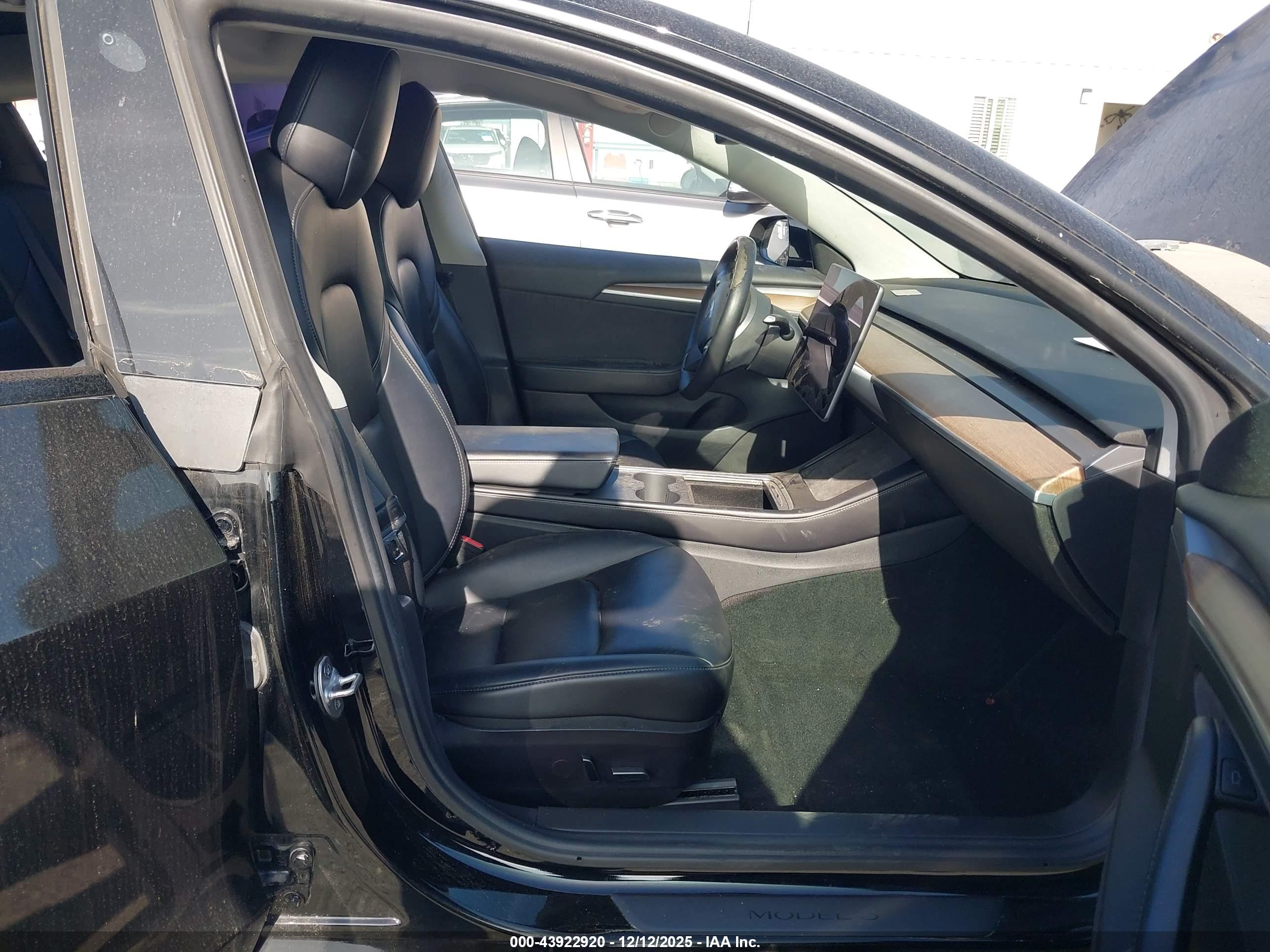 TESLA MODEL image 5