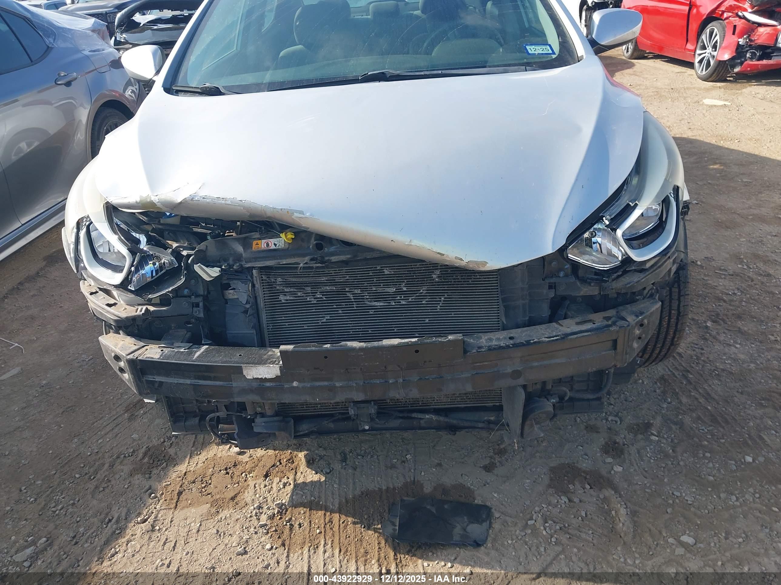 HYUNDAI ELANTRA image 6