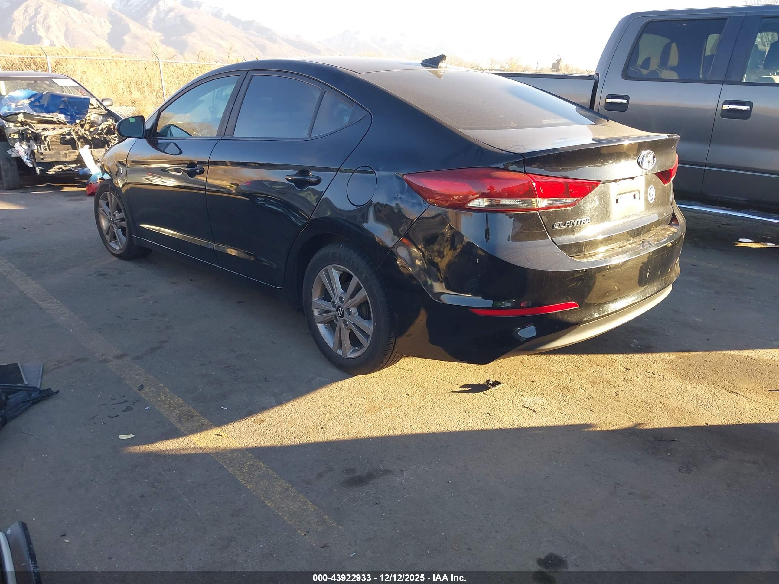 HYUNDAI ELANTRA image 3