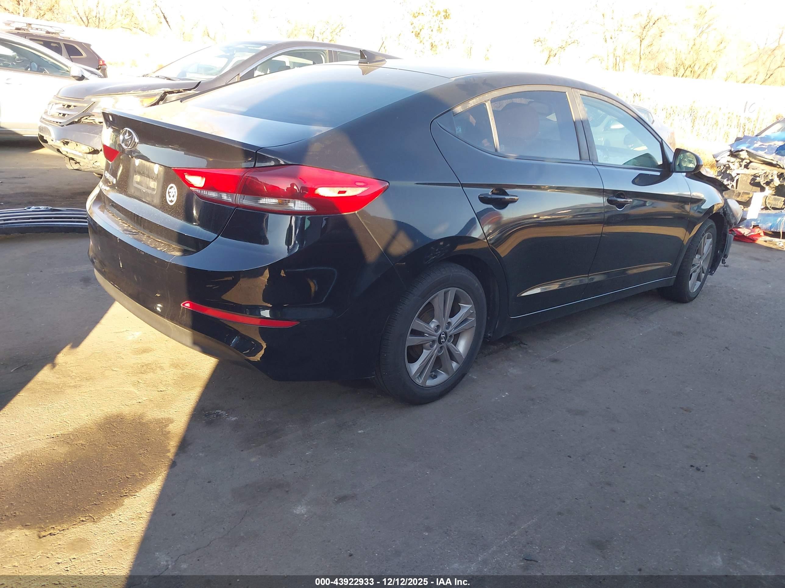 HYUNDAI ELANTRA image 4