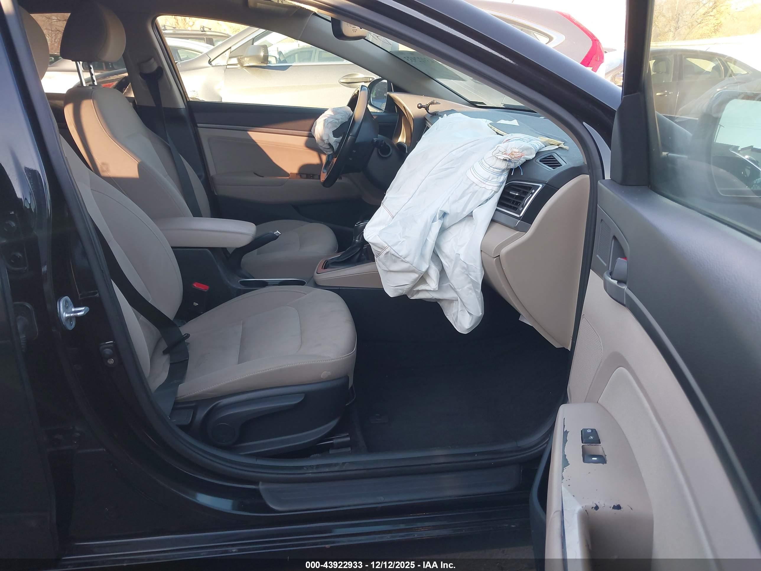 HYUNDAI ELANTRA image 5