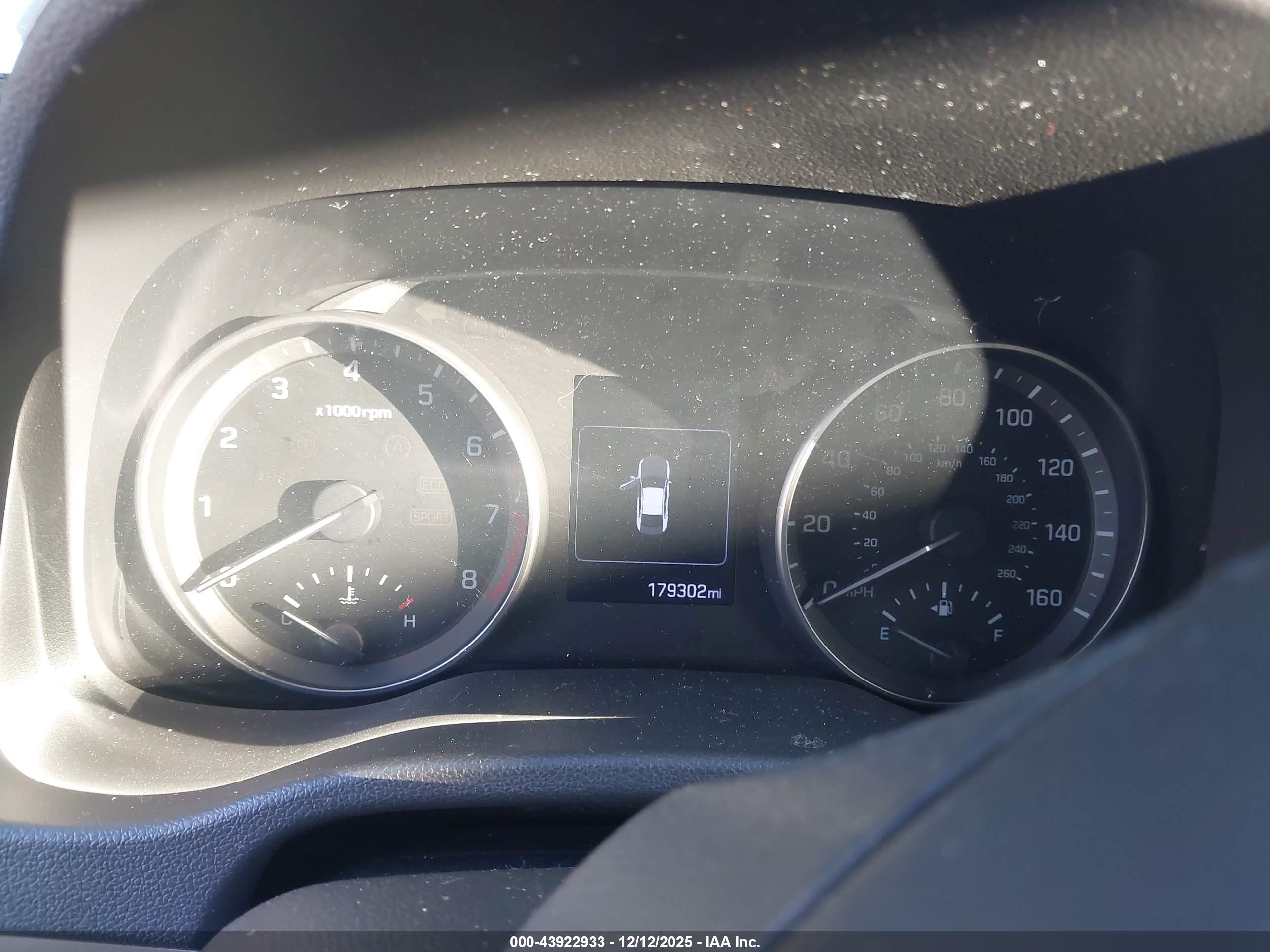 HYUNDAI ELANTRA image 7