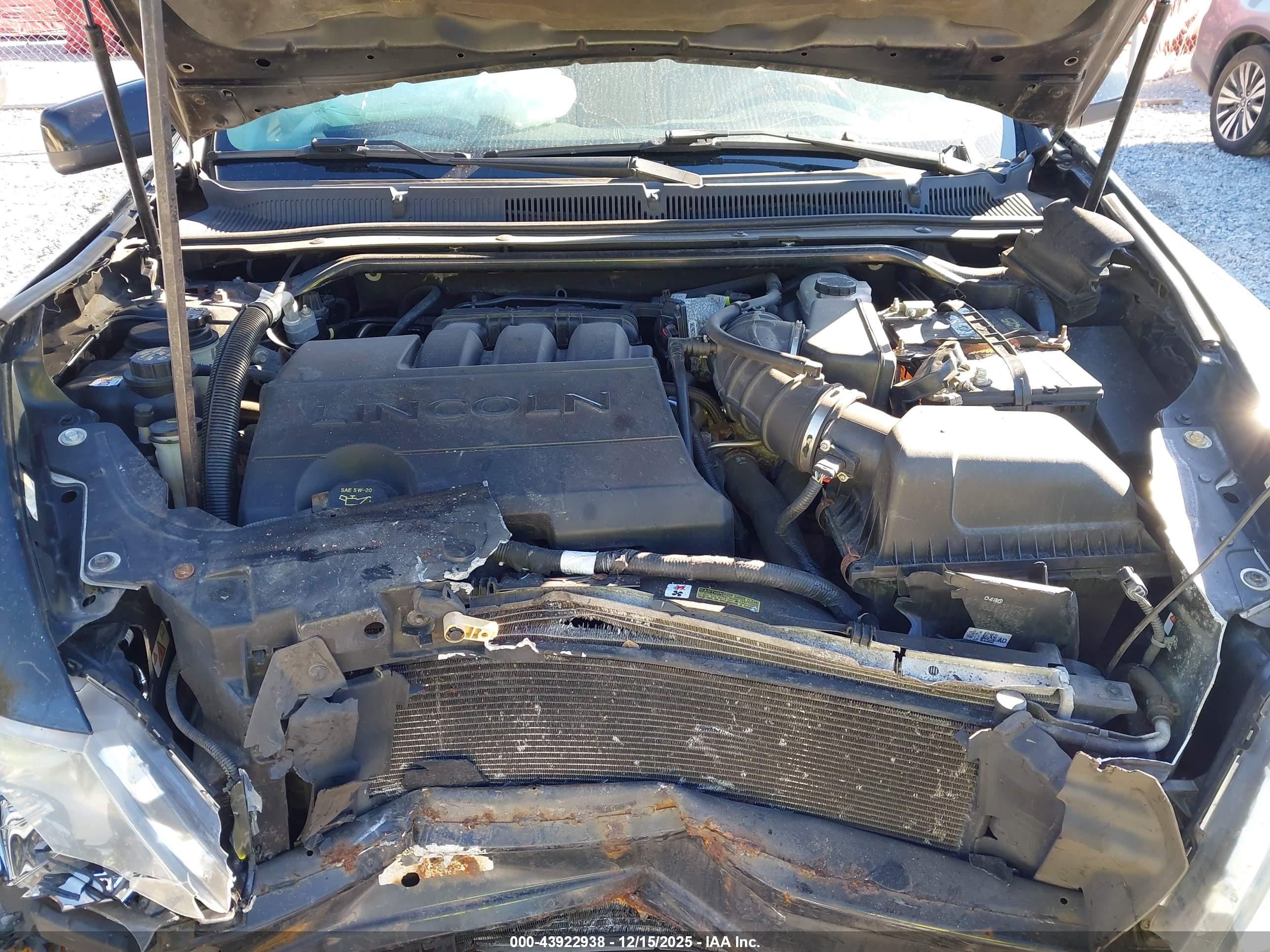 LINCOLN MKS image 10