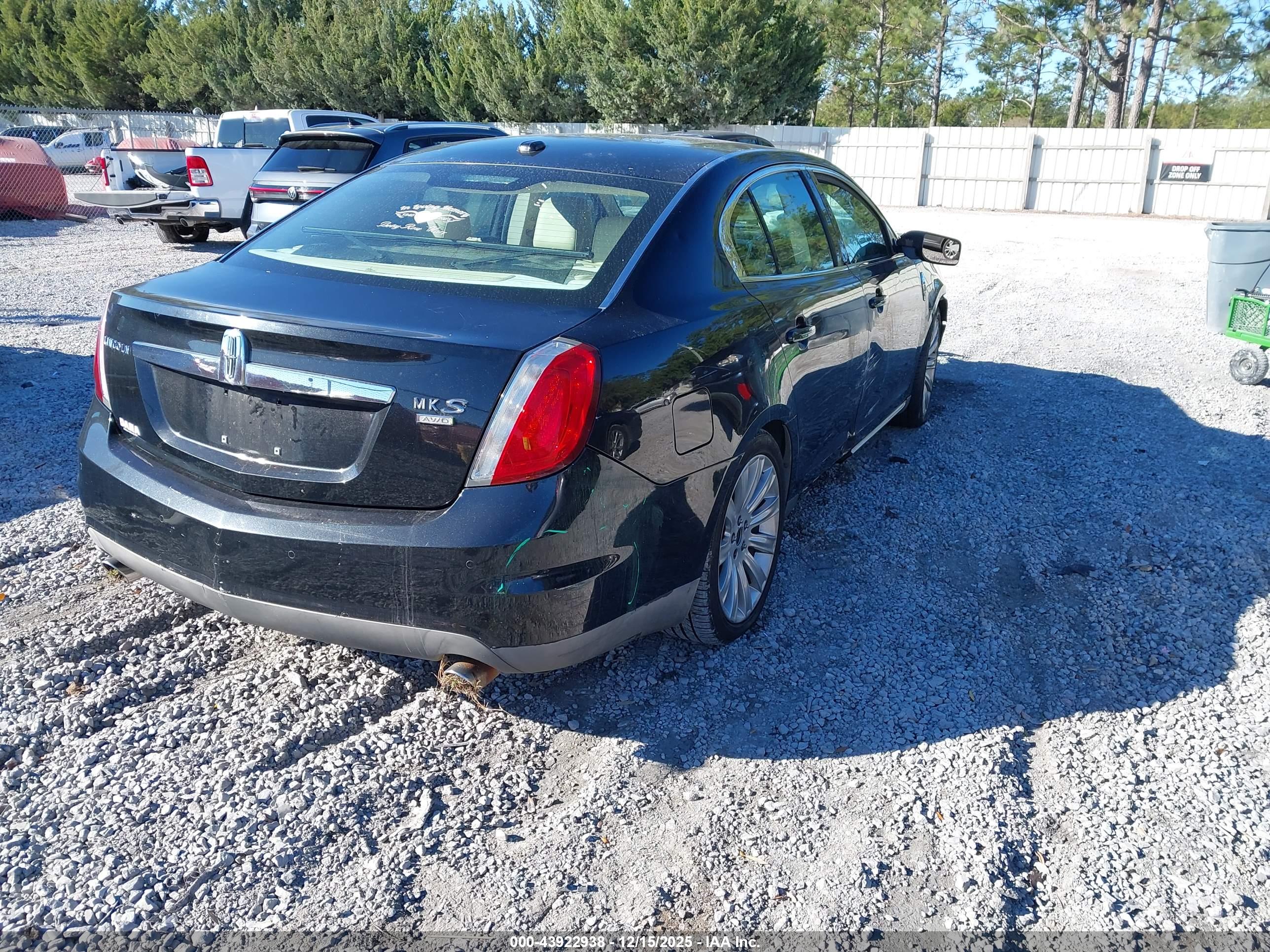 LINCOLN MKS image 4