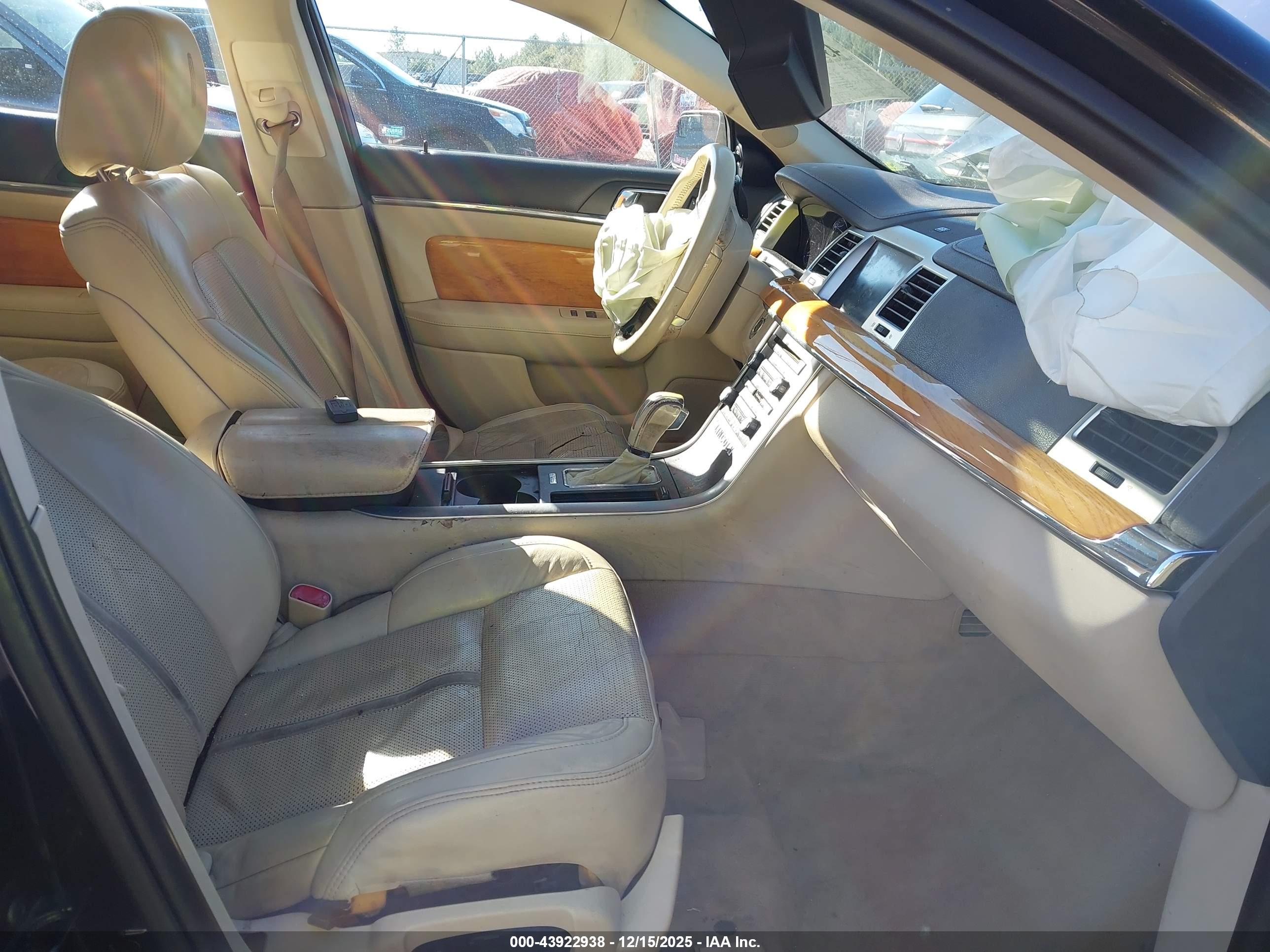 LINCOLN MKS image 5