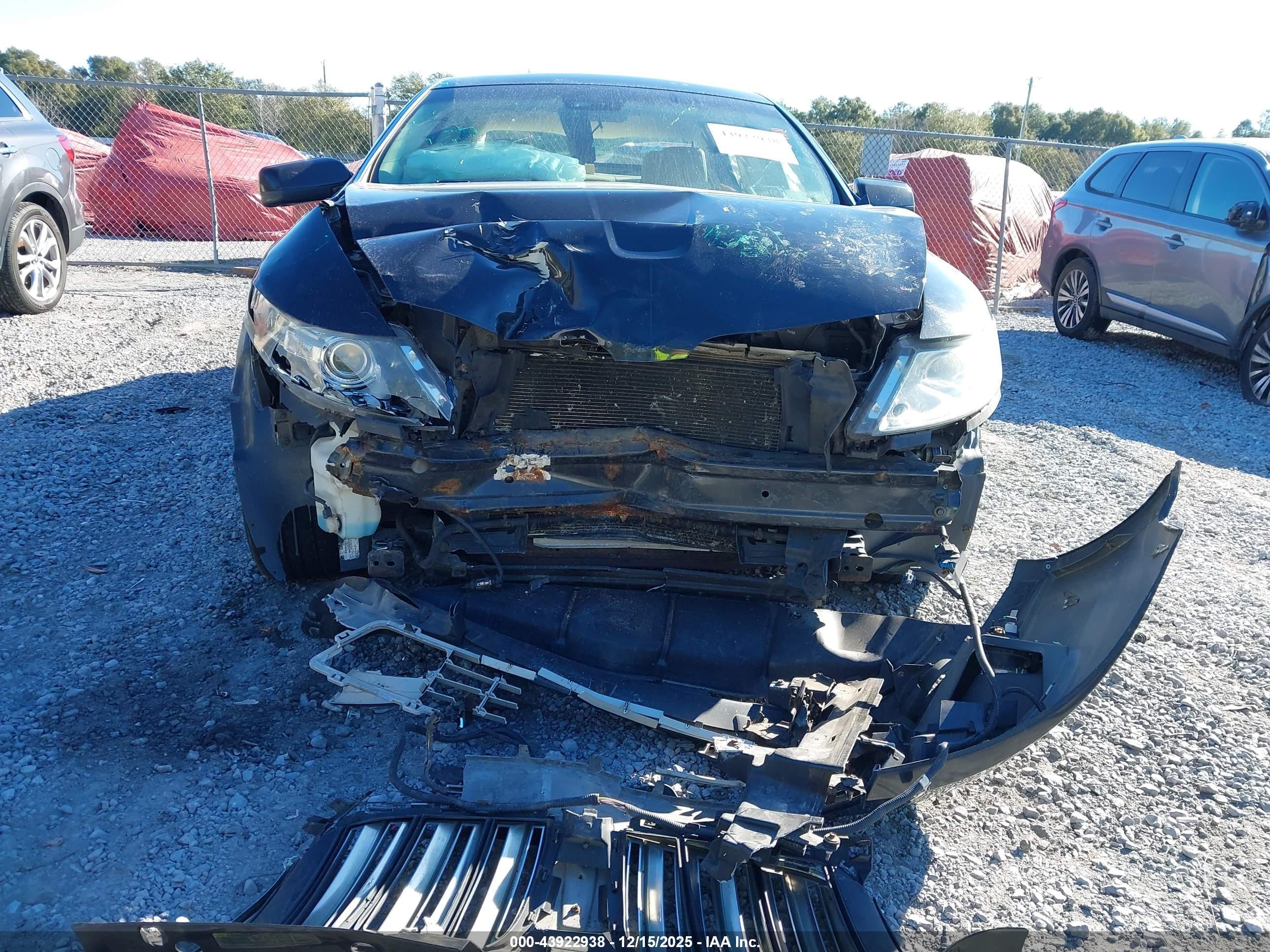 LINCOLN MKS image 6