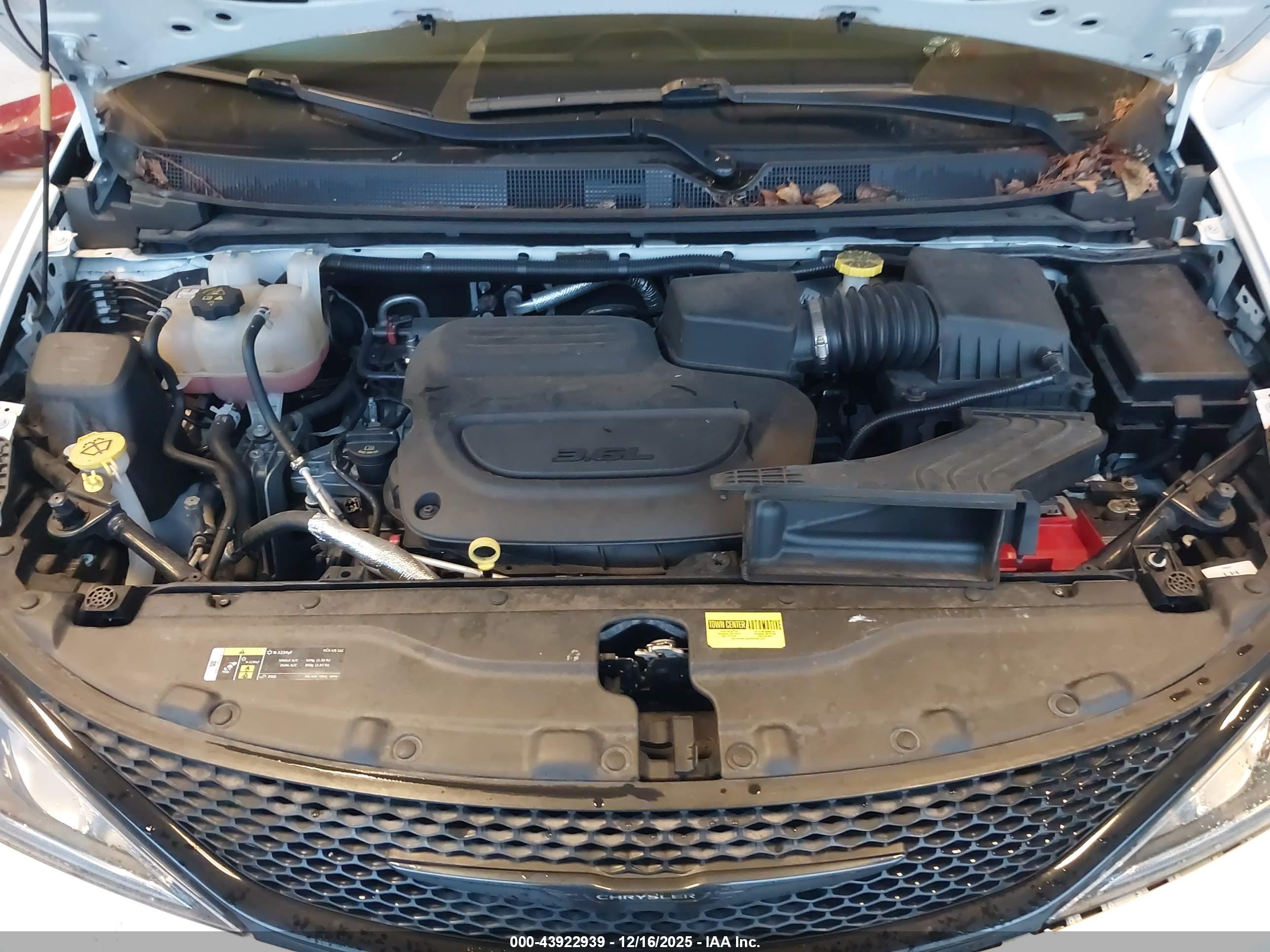 CHRYSLER PACIFICA image 10