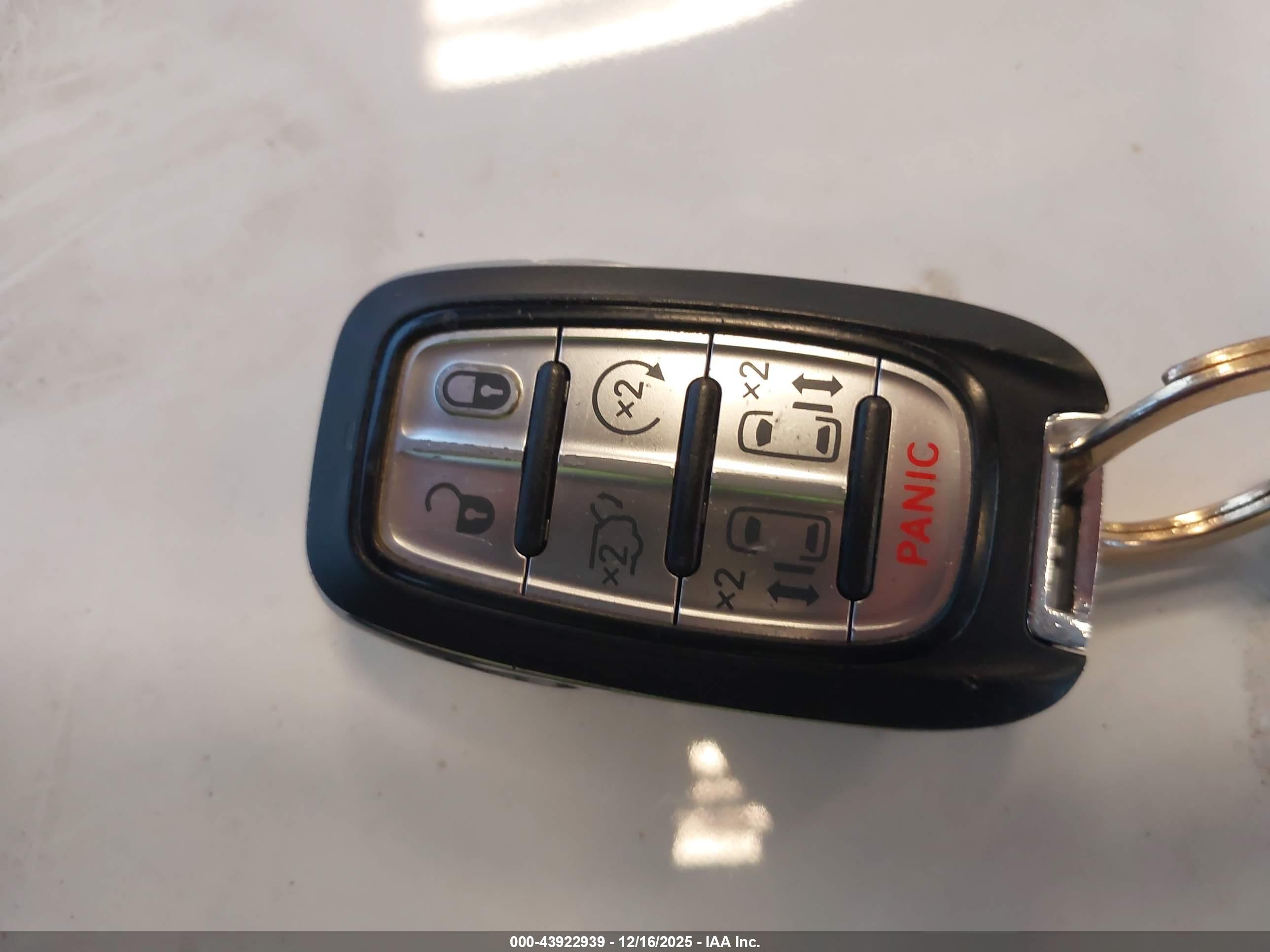 CHRYSLER PACIFICA image 11