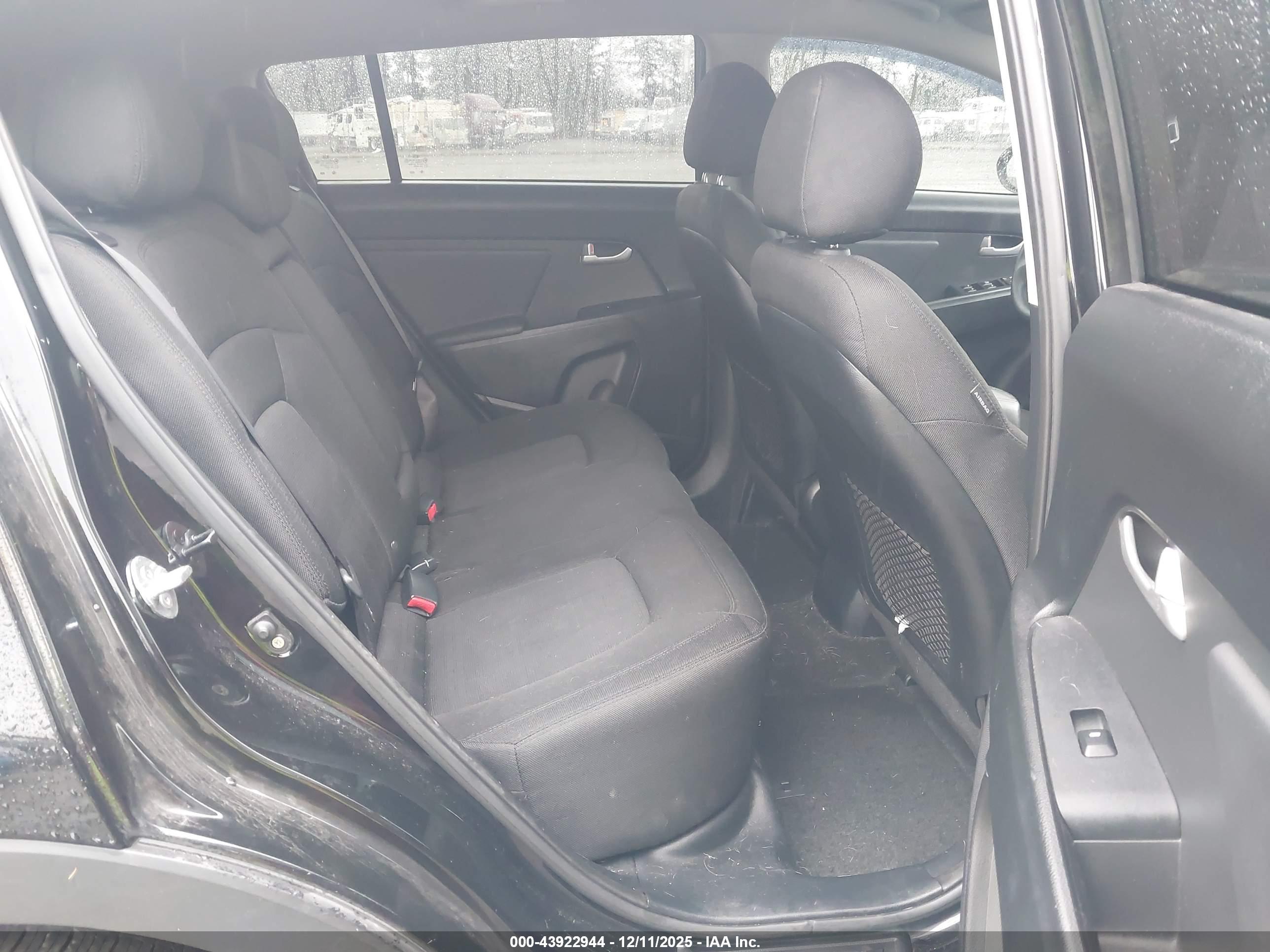 KIA SPORTAGE image 8