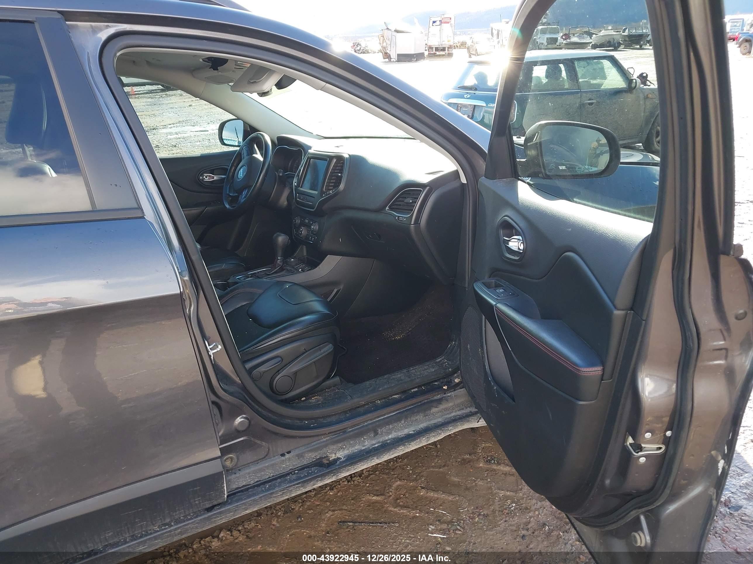 JEEP CHEROKEE image 5