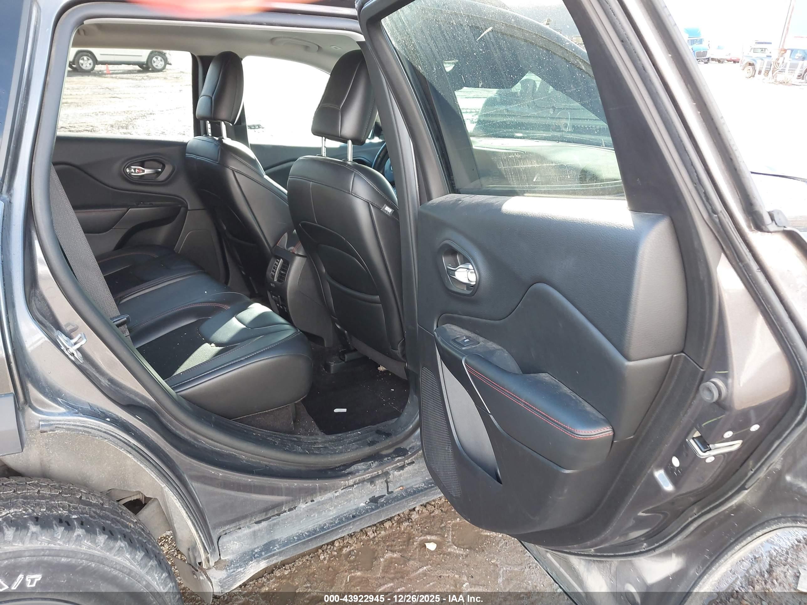 JEEP CHEROKEE image 8