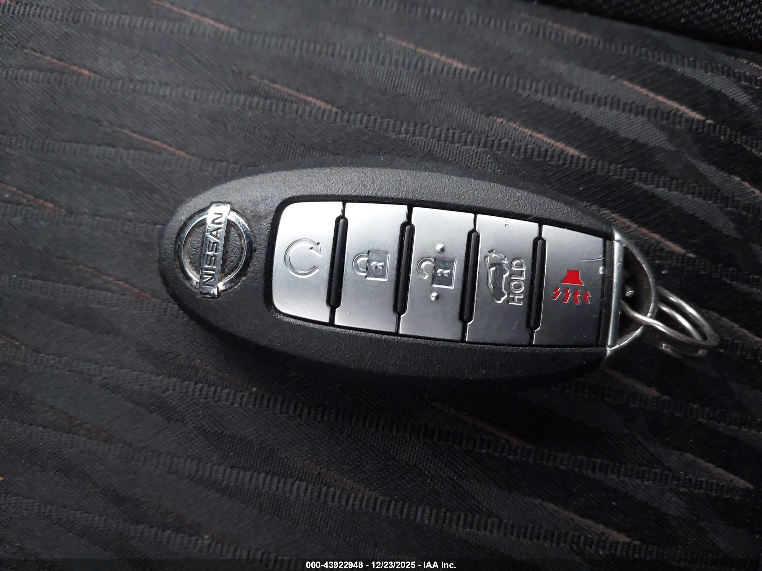 NISSAN ROGUE image 11