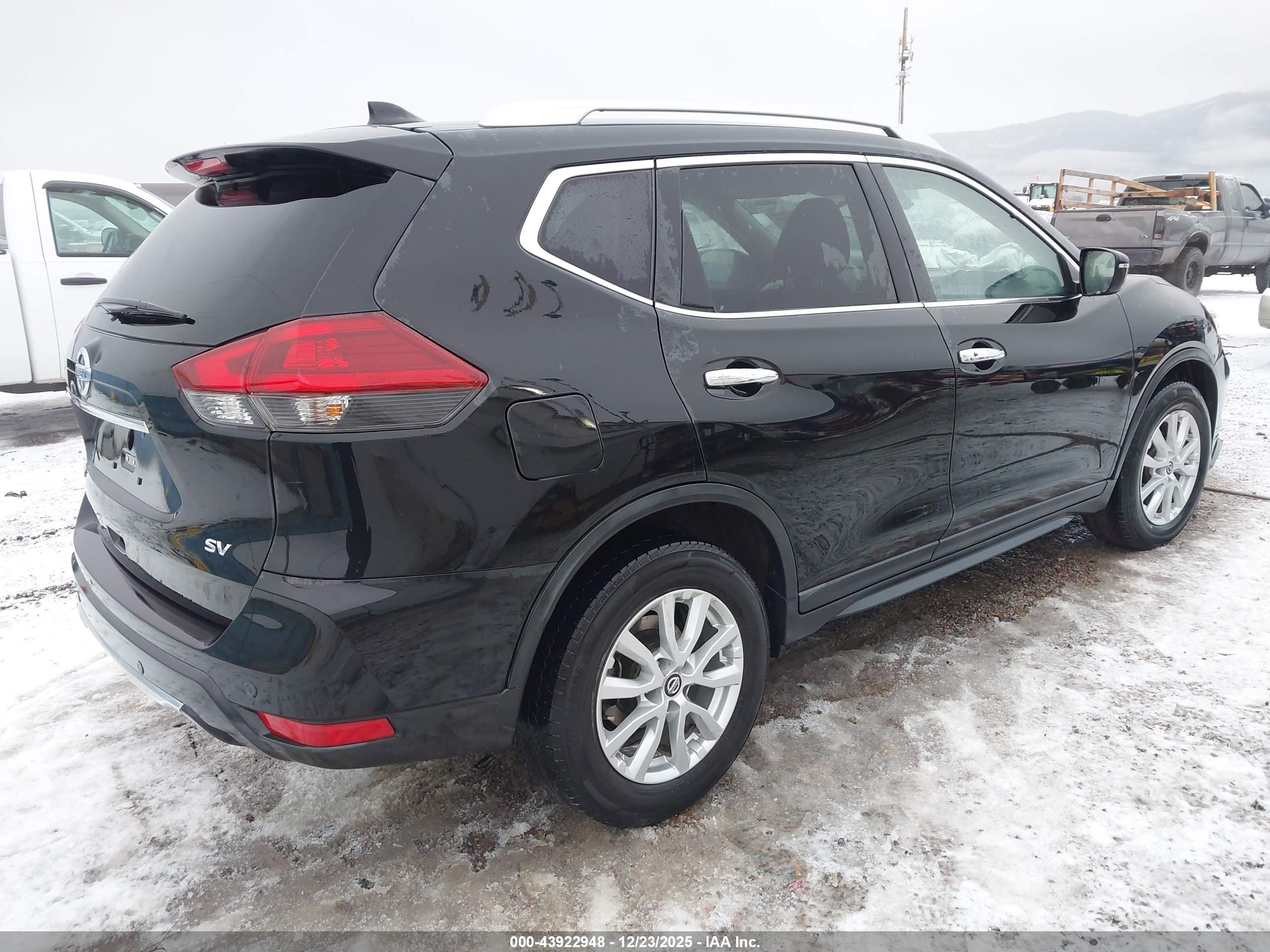 NISSAN ROGUE image 4