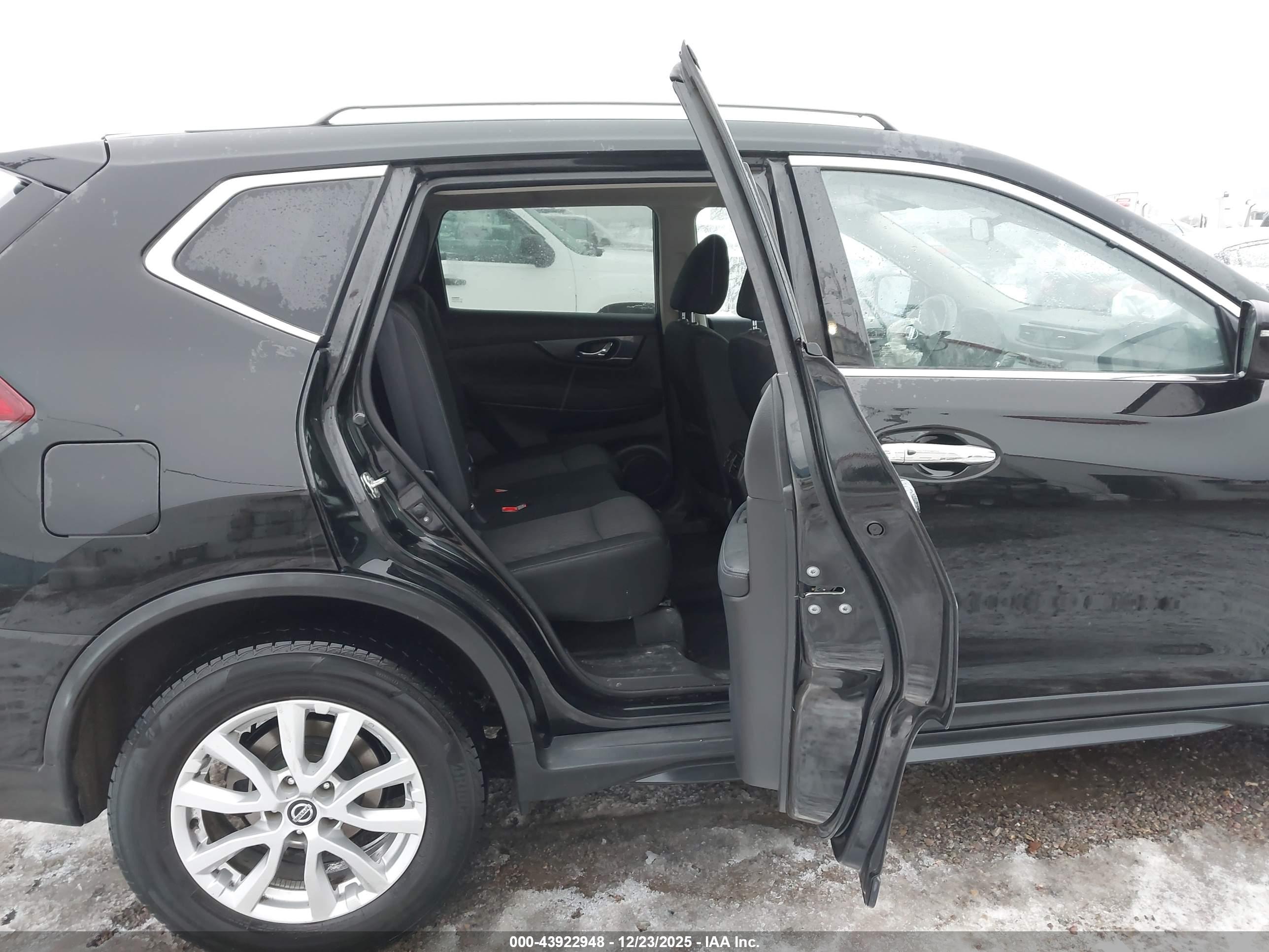 NISSAN ROGUE image 8