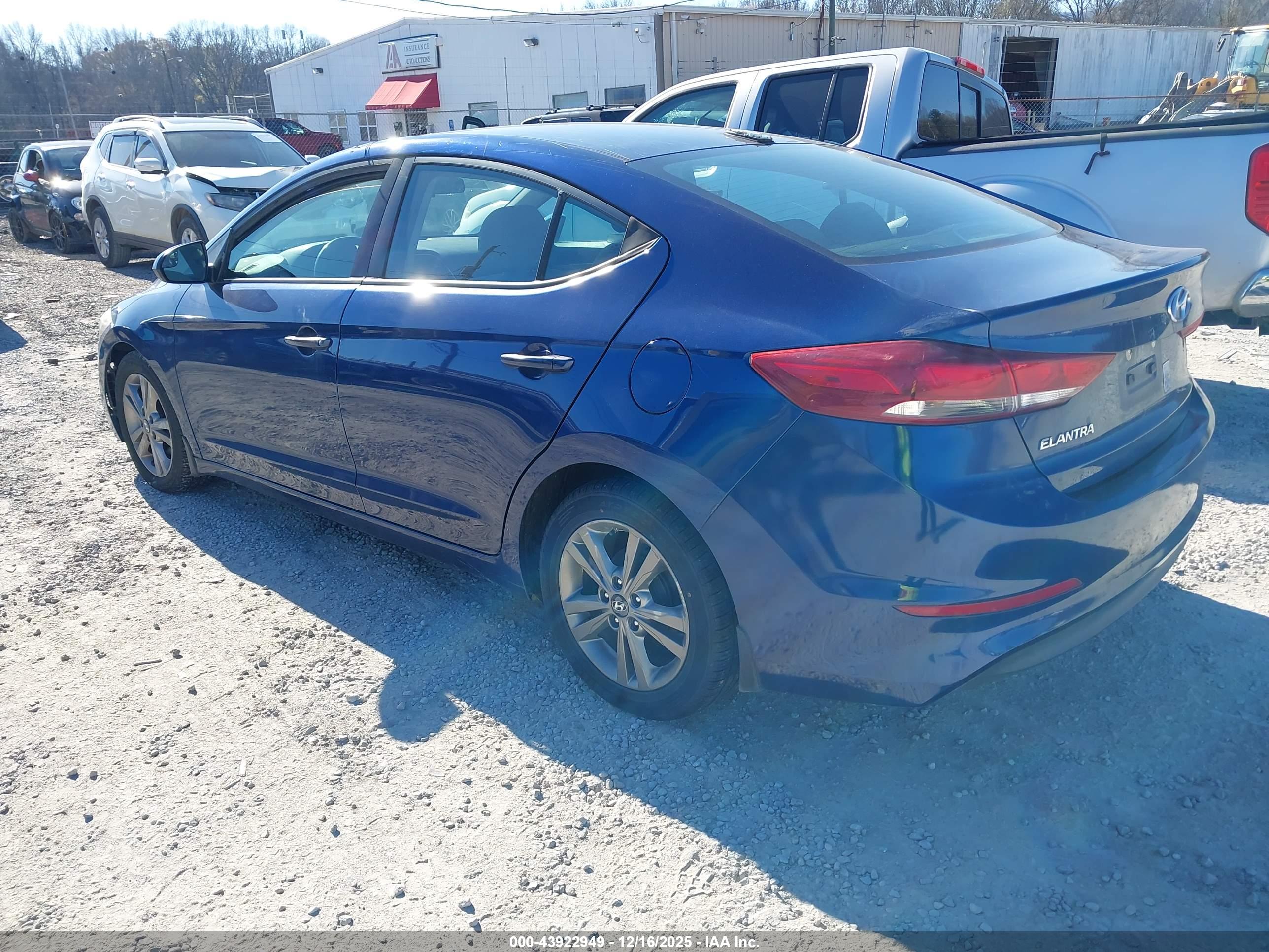 HYUNDAI ELANTRA image 3