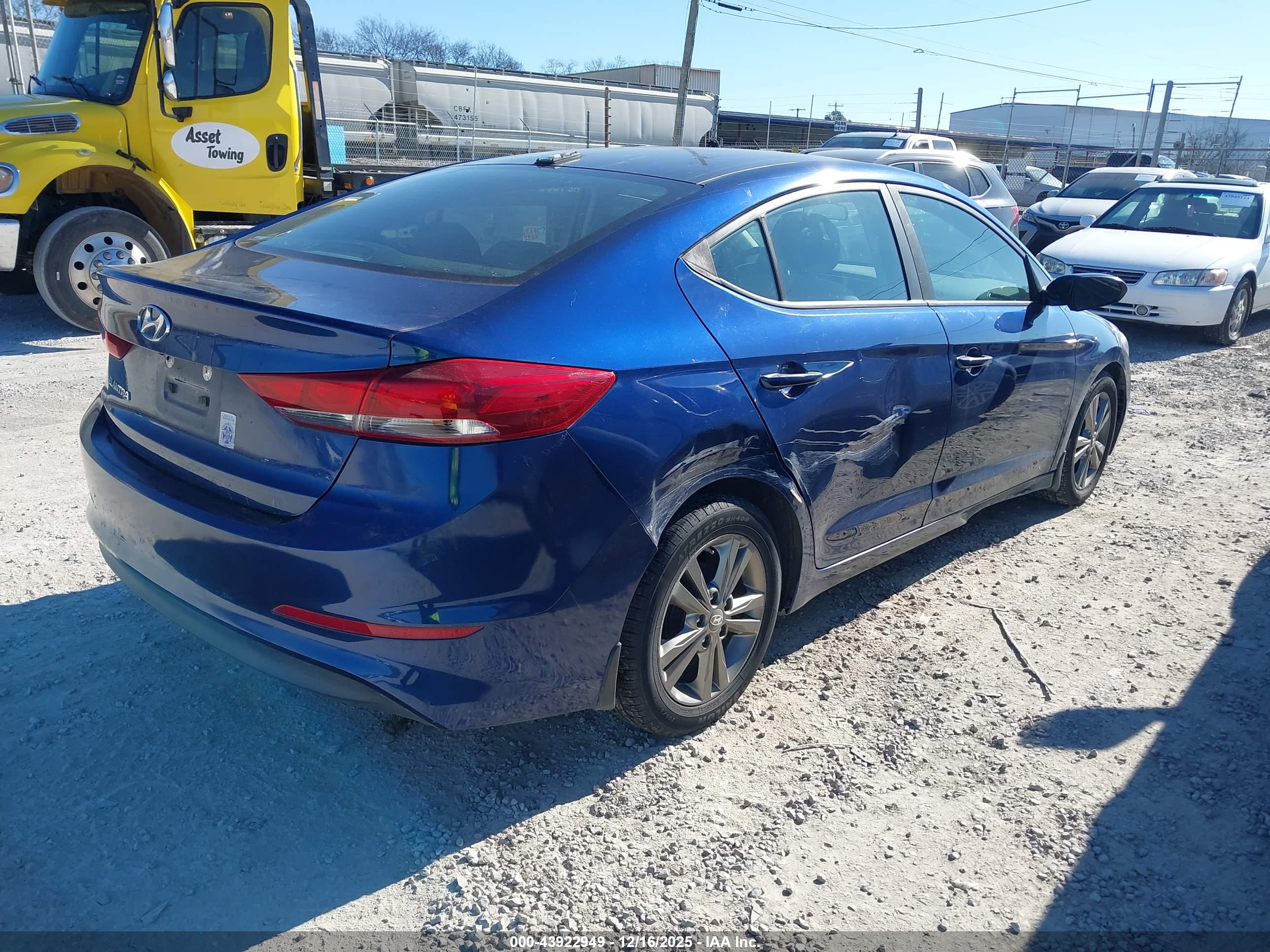 HYUNDAI ELANTRA image 4