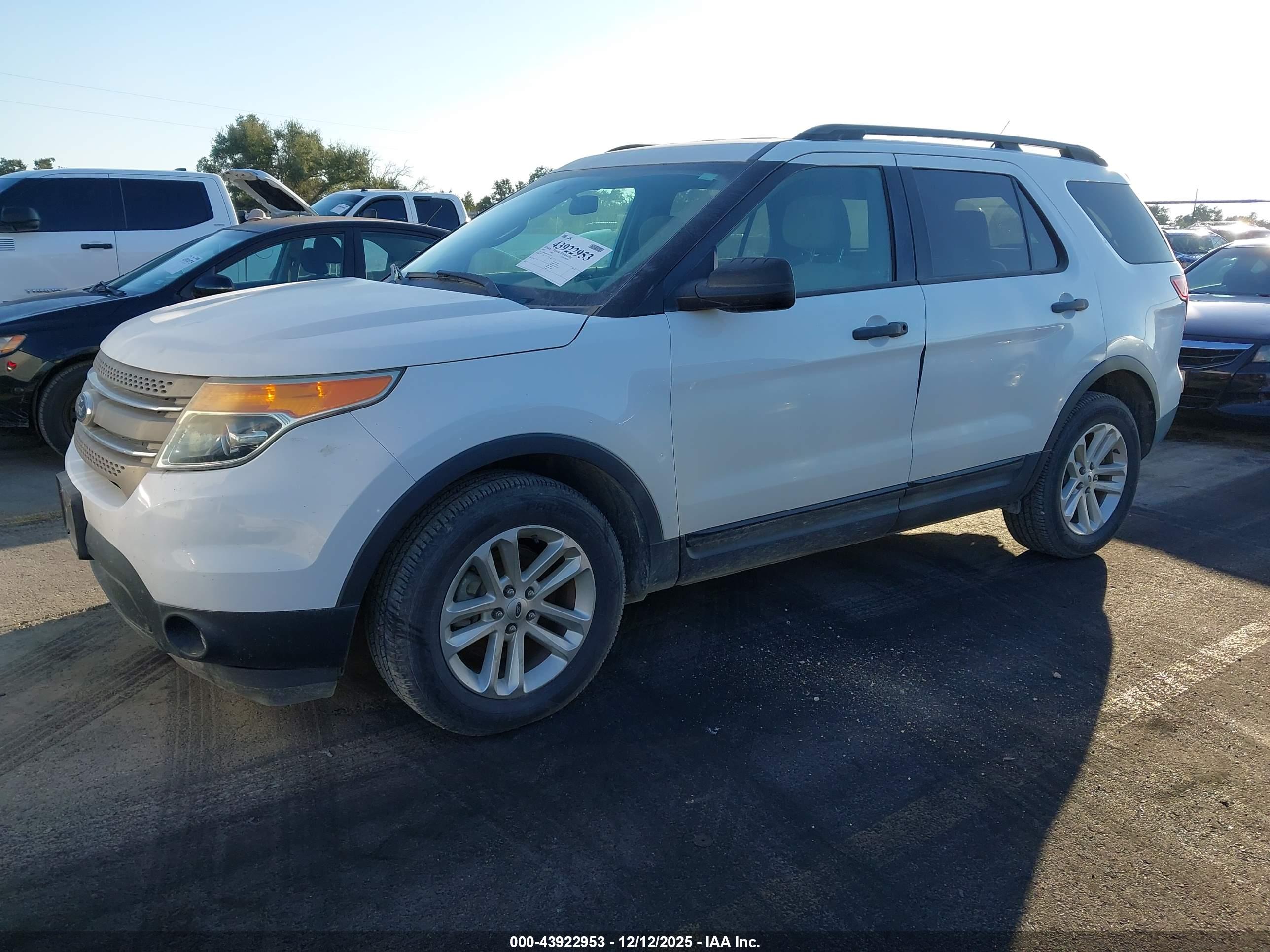 FORD EXPLORER image 2