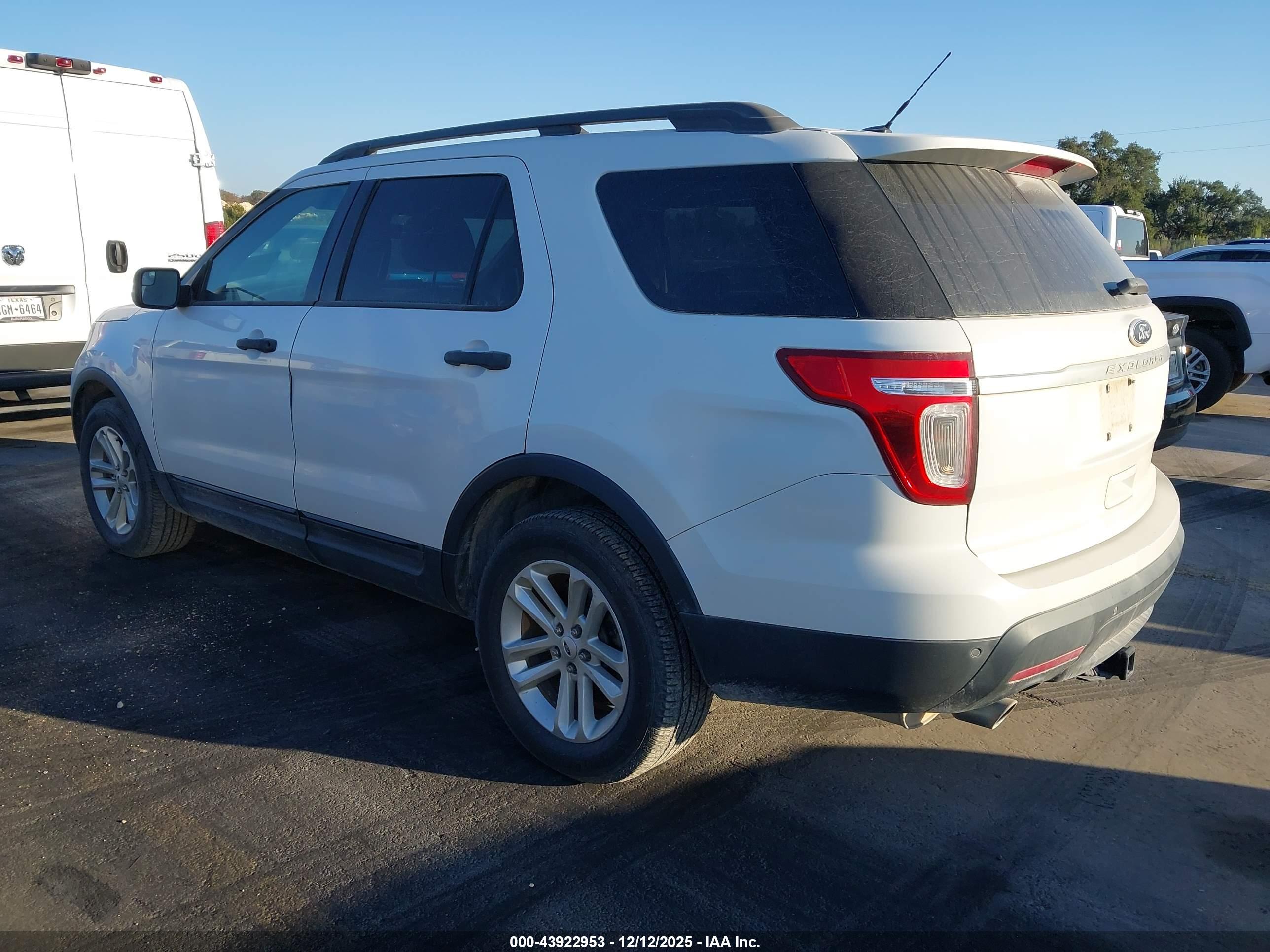 FORD EXPLORER image 3