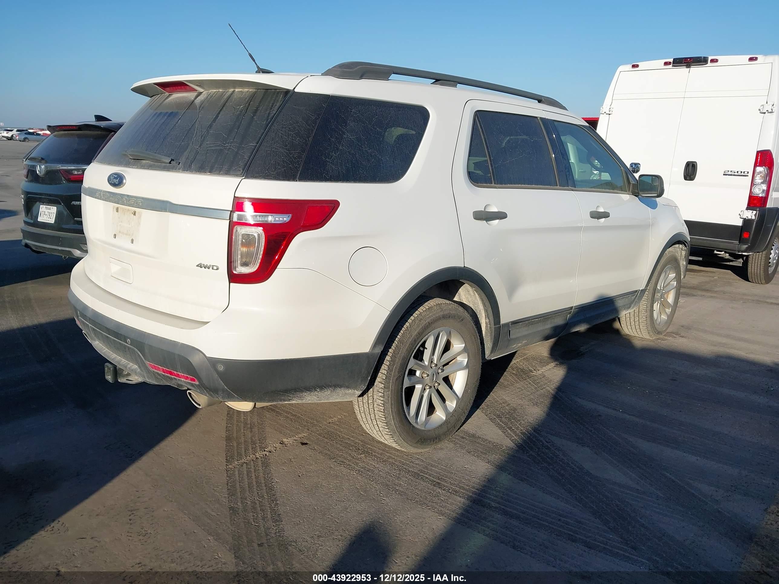 FORD EXPLORER image 4