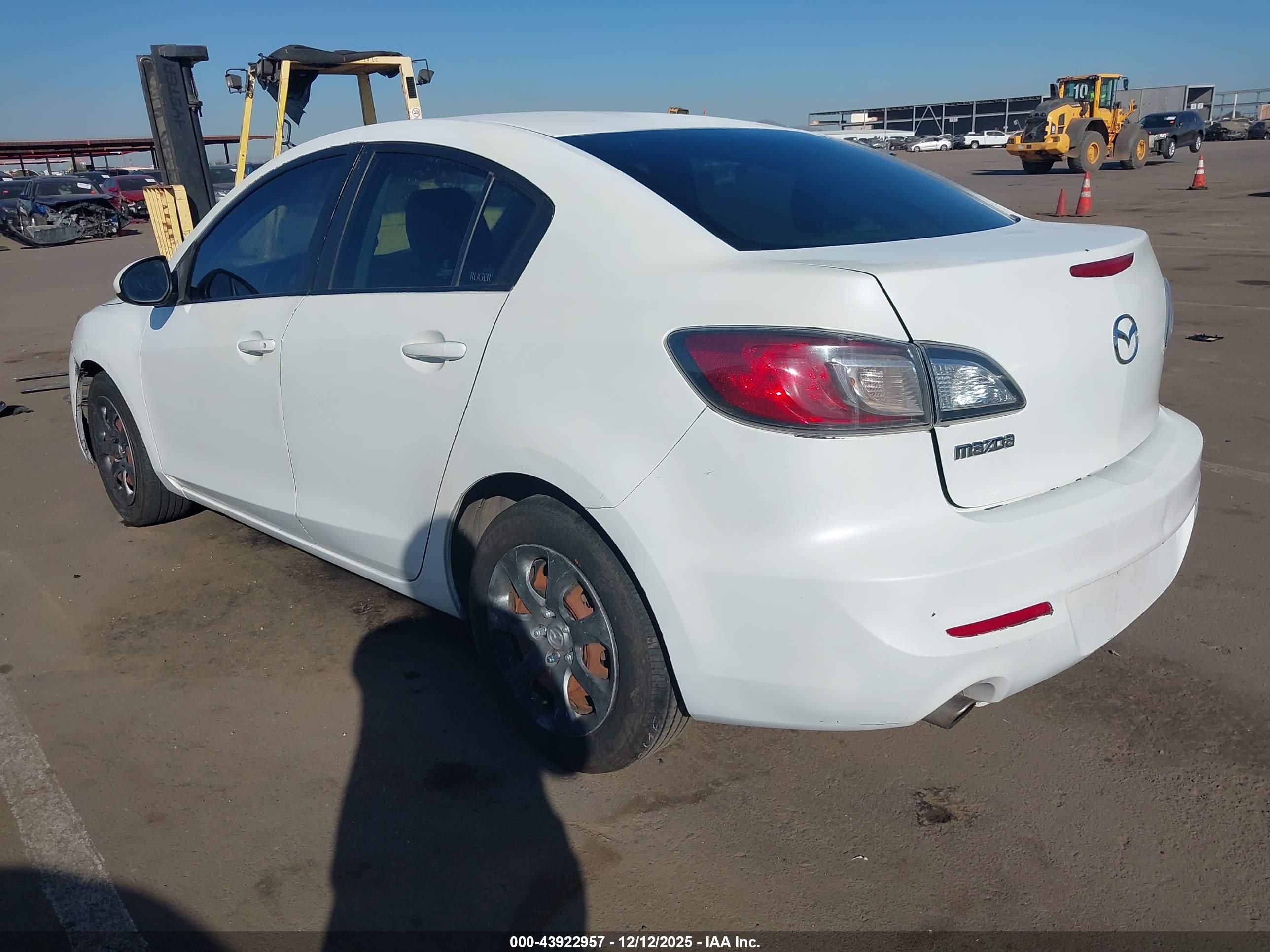 MAZDA MAZDA3 image 3