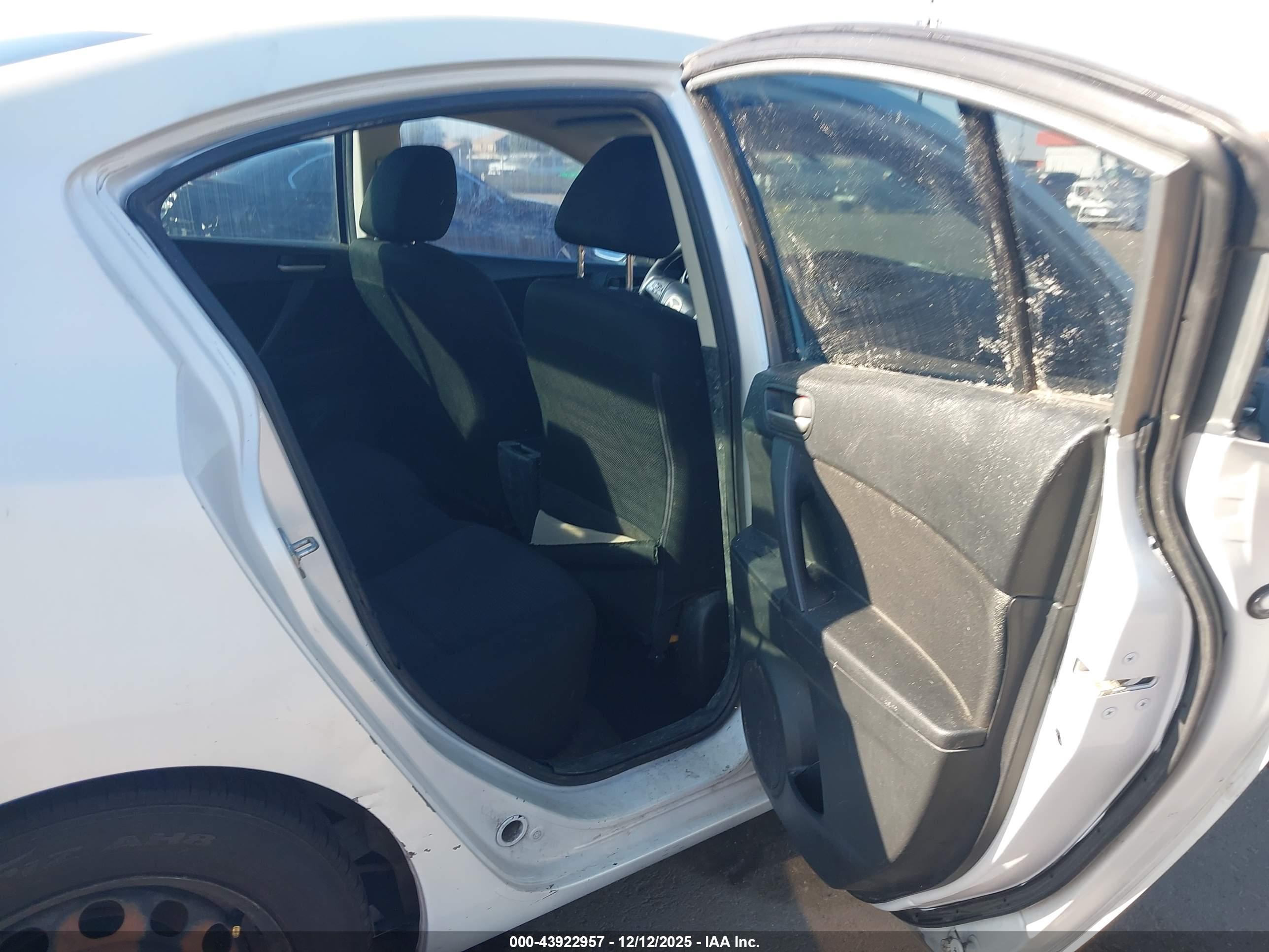 MAZDA MAZDA3 image 8