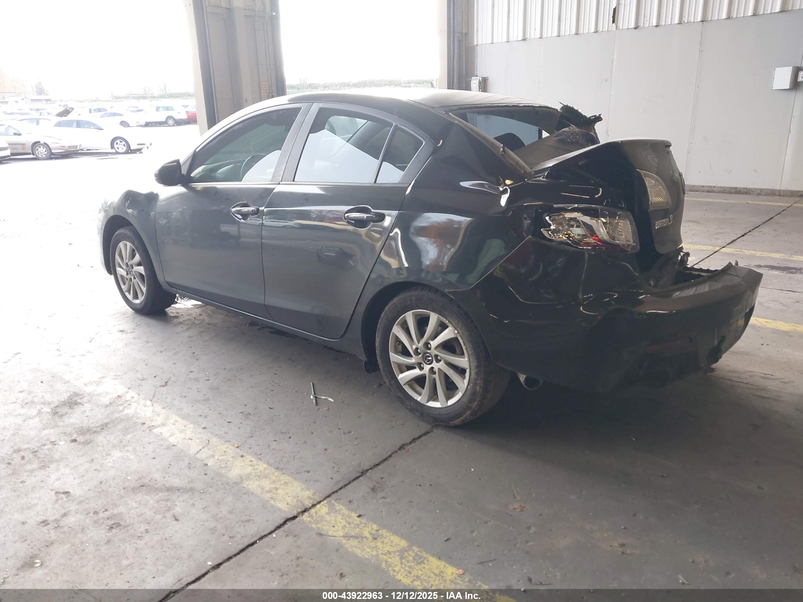 MAZDA MAZDA3 image 3