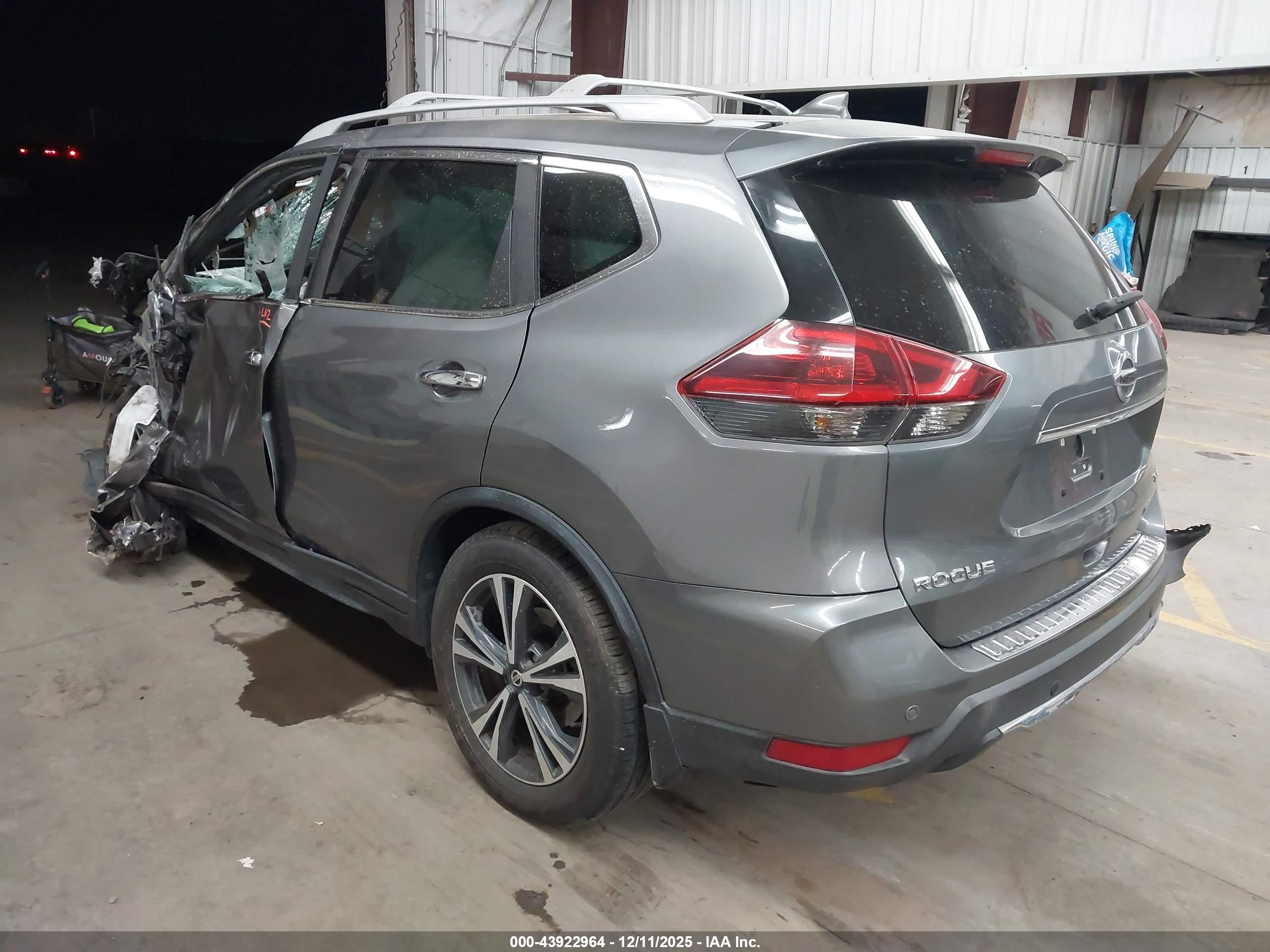 NISSAN ROGUE image 3