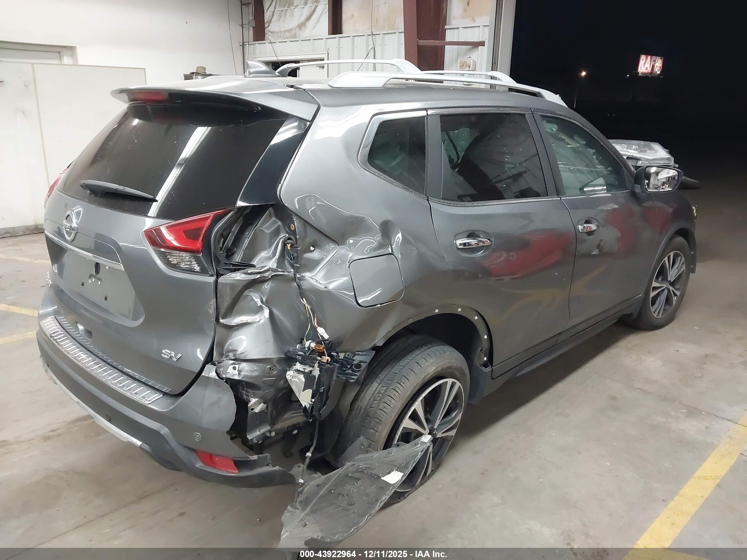 NISSAN ROGUE image 4