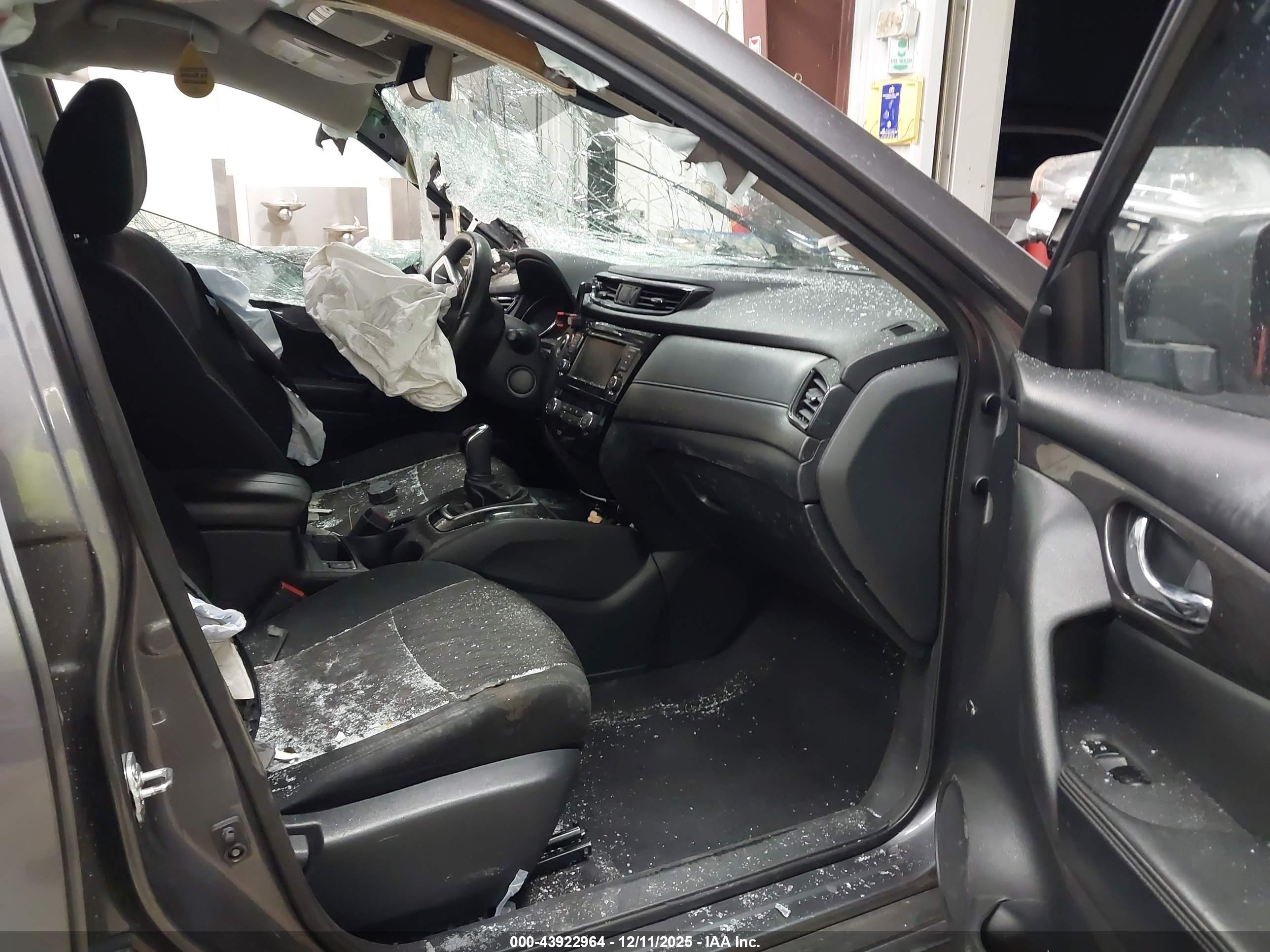 NISSAN ROGUE image 5