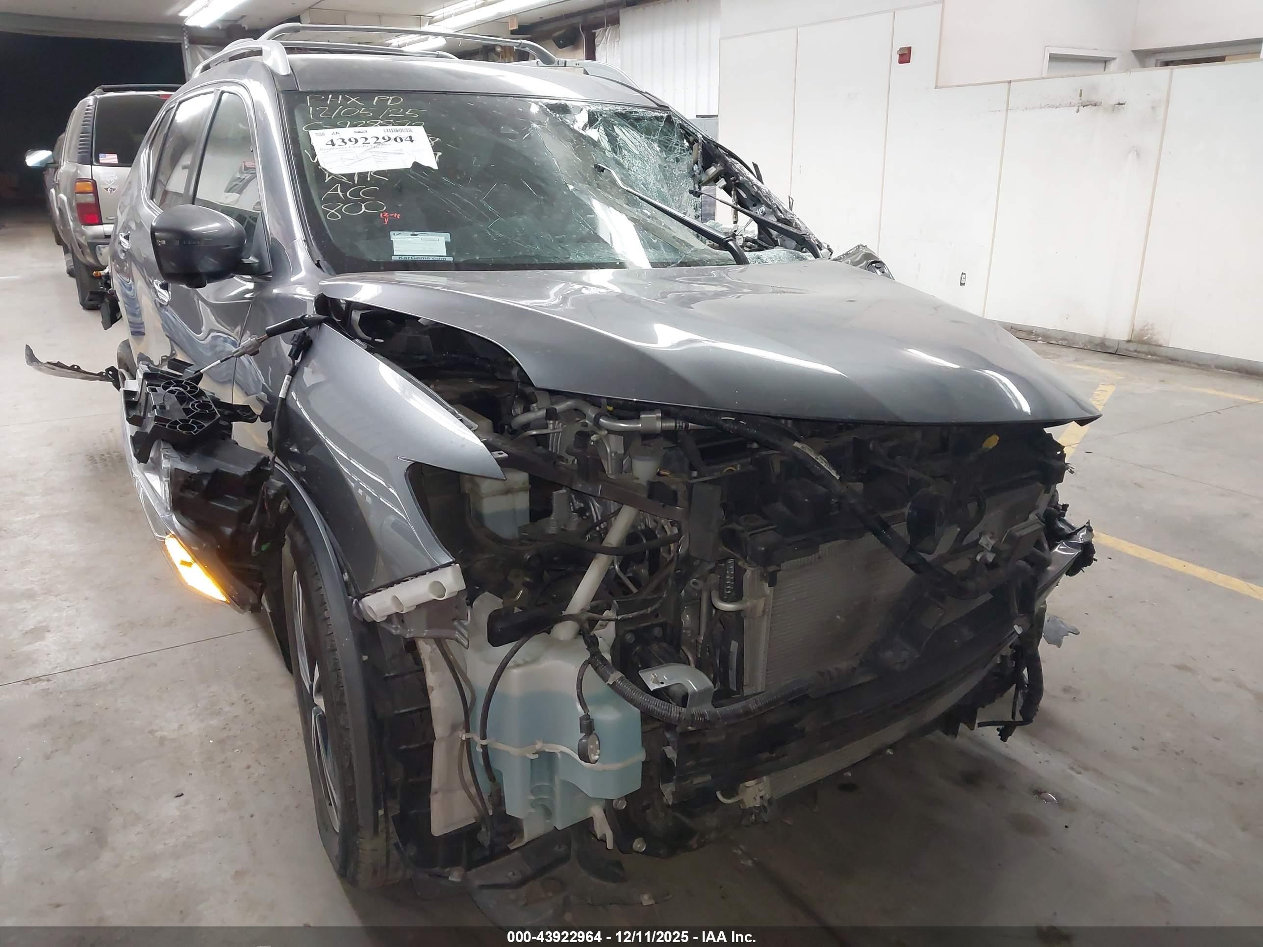 NISSAN ROGUE image 6